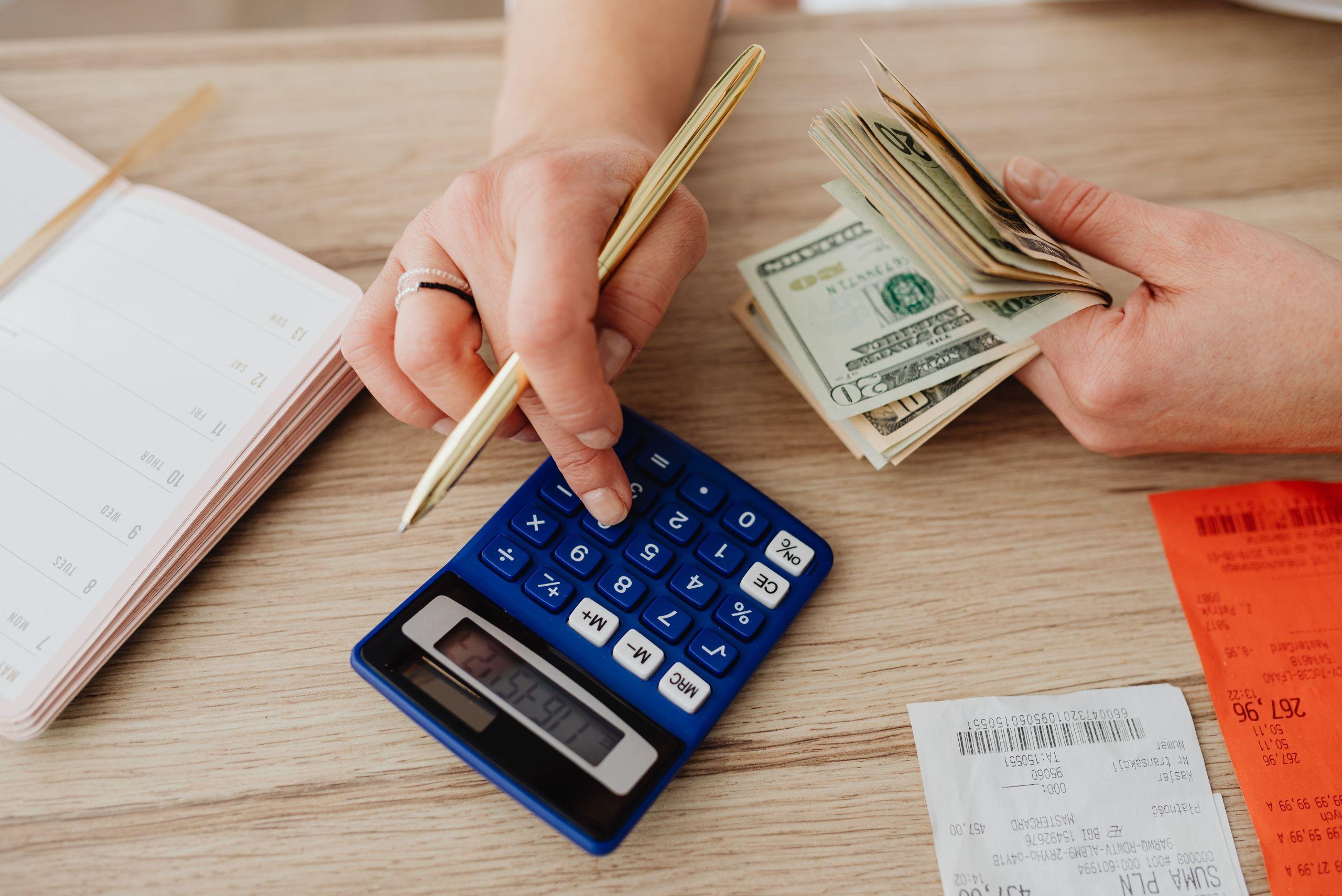 Dinero y calculadora