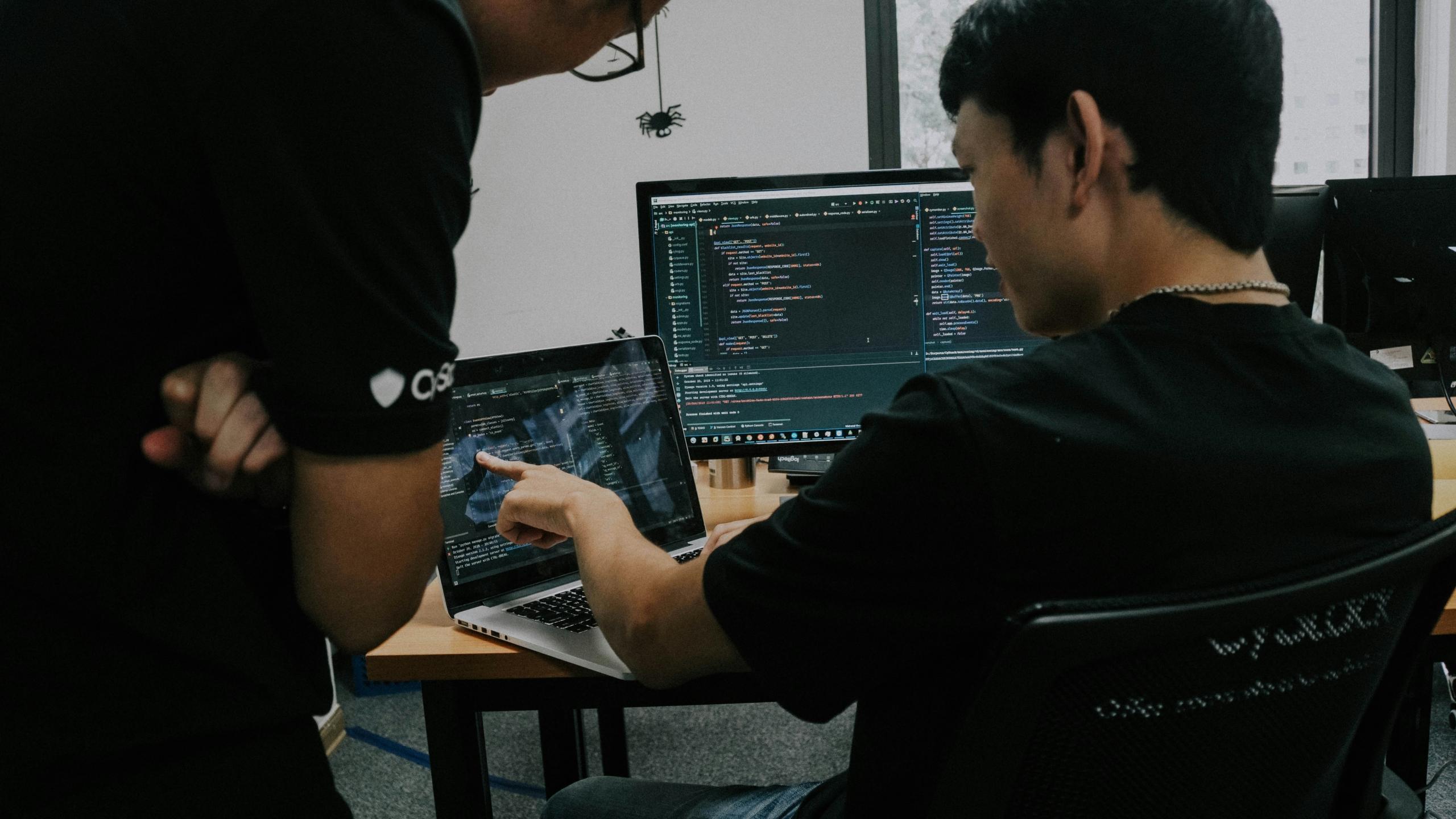 personas programando