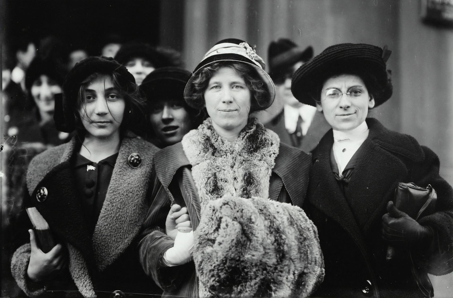 foto antigua de sufragistas norteamericanas