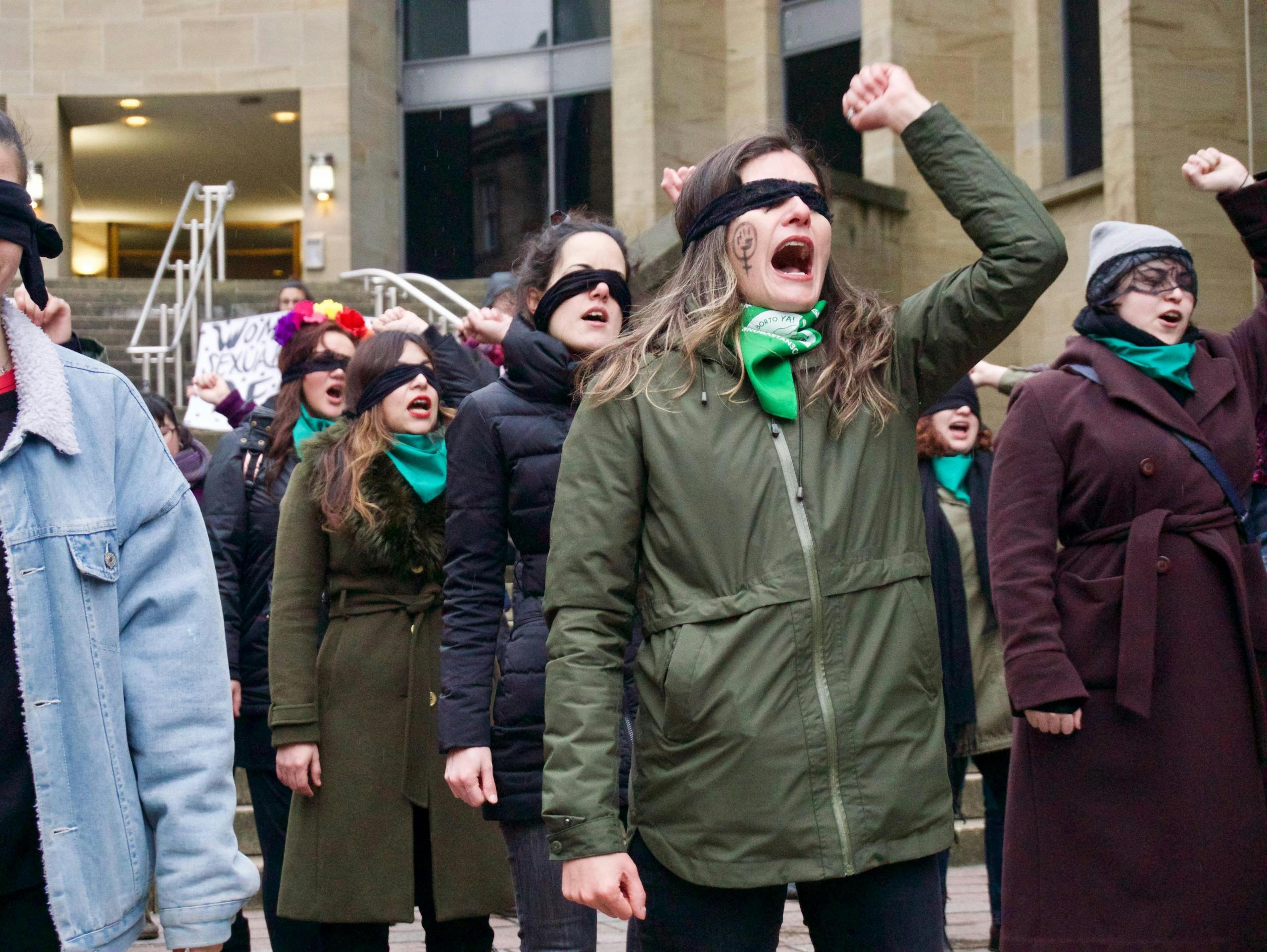 mujeres en protesta feminista