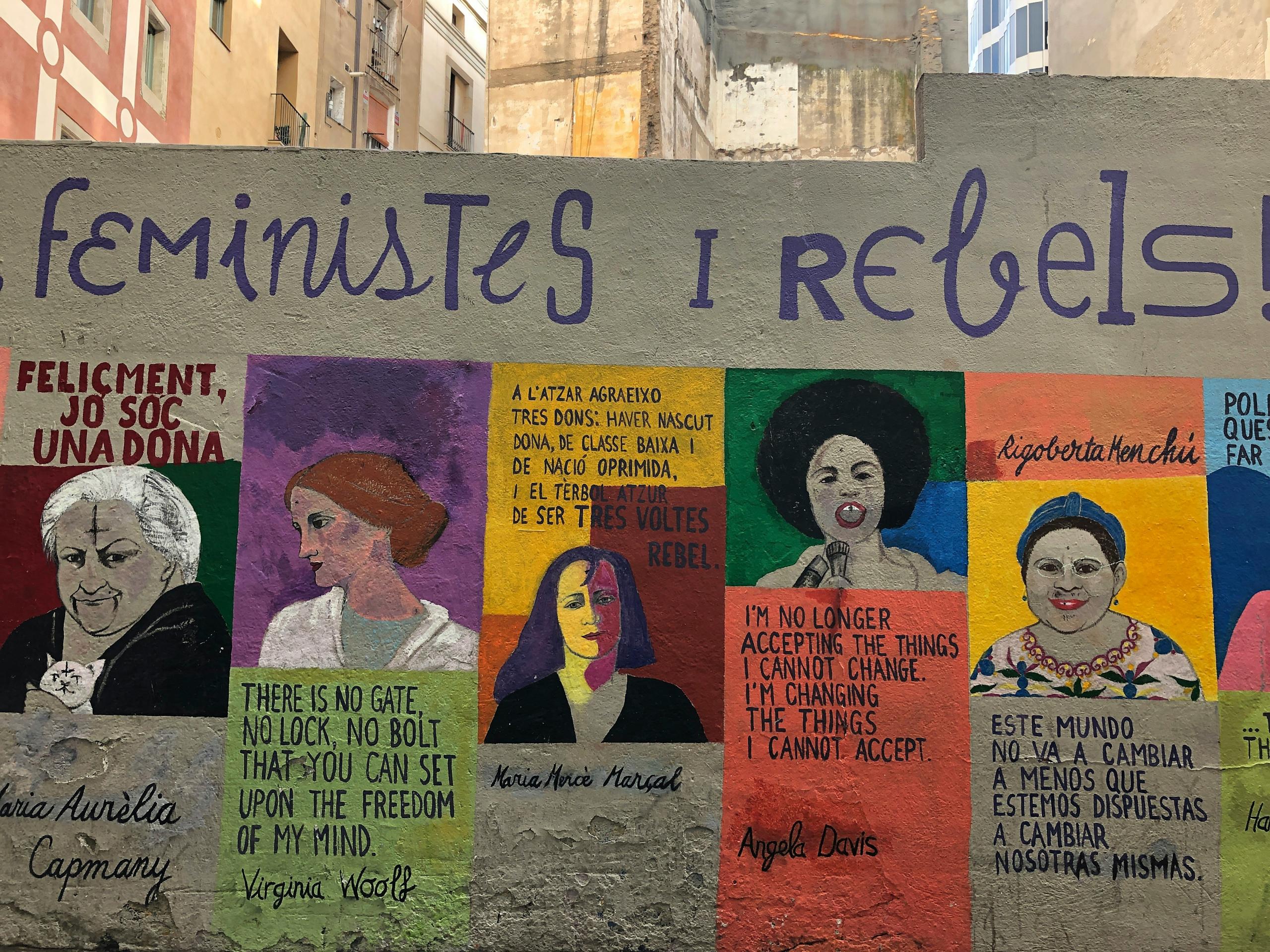 mural con diferentes feministas y rebeldes