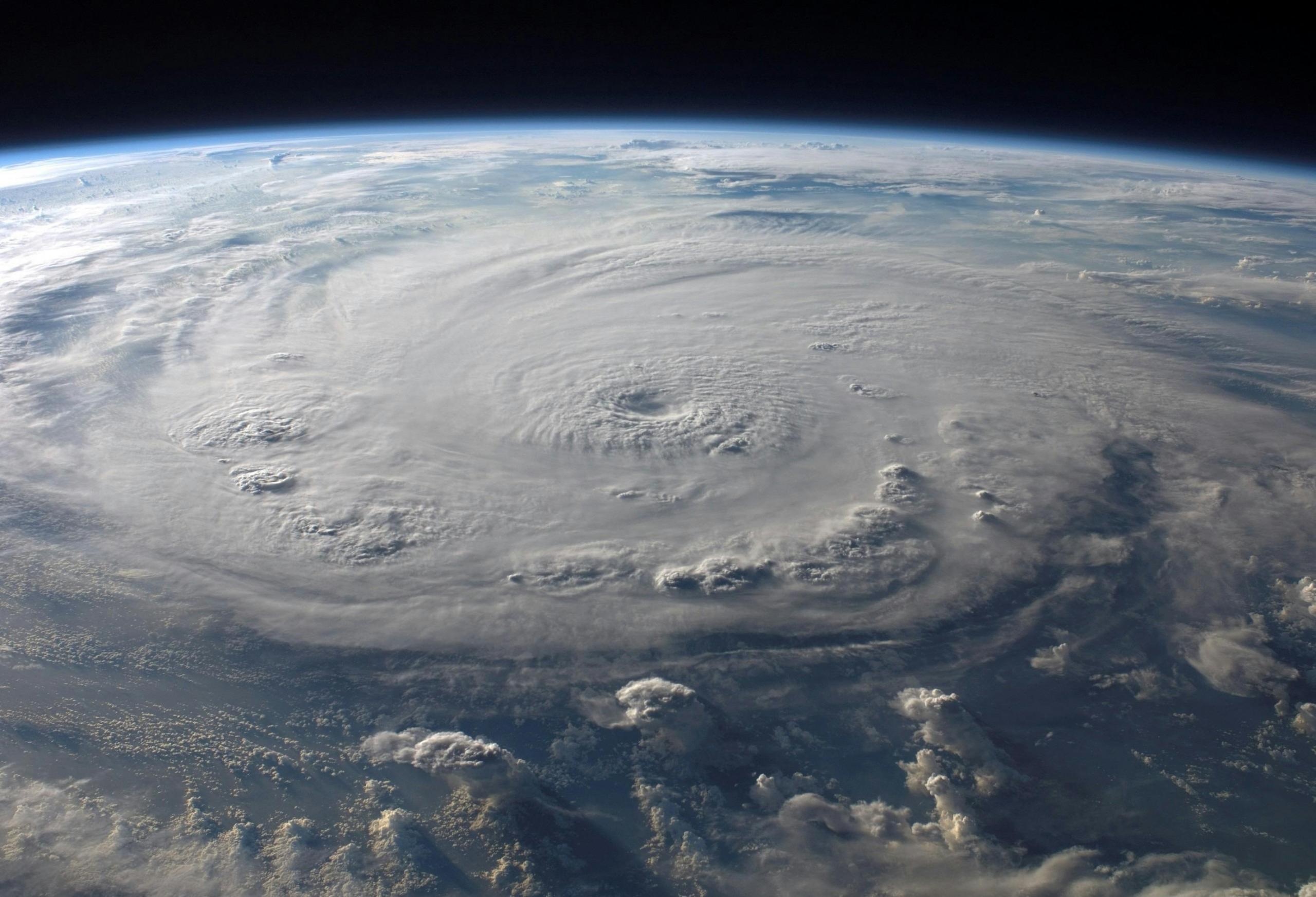 huracan visto desde el espacio