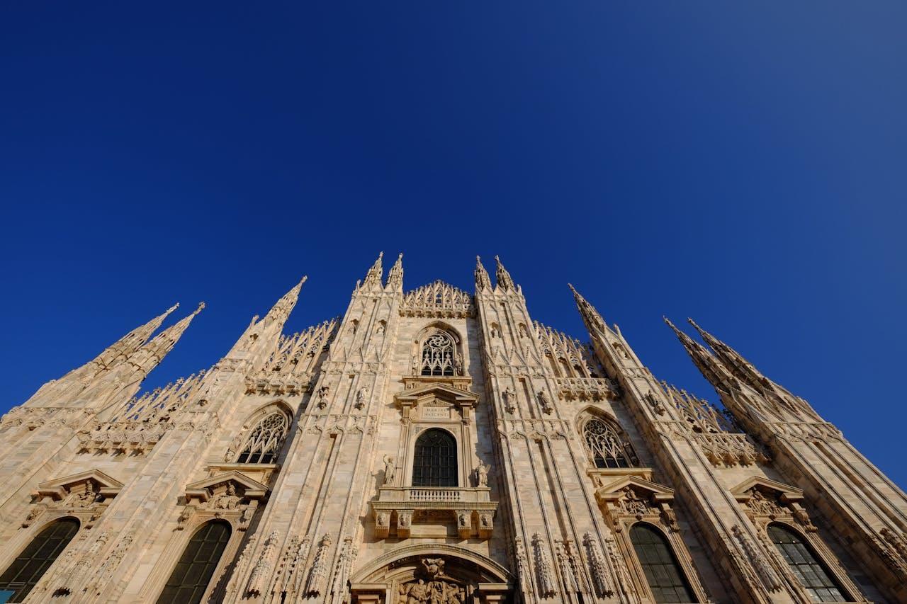 el duomo de milan desde abajo