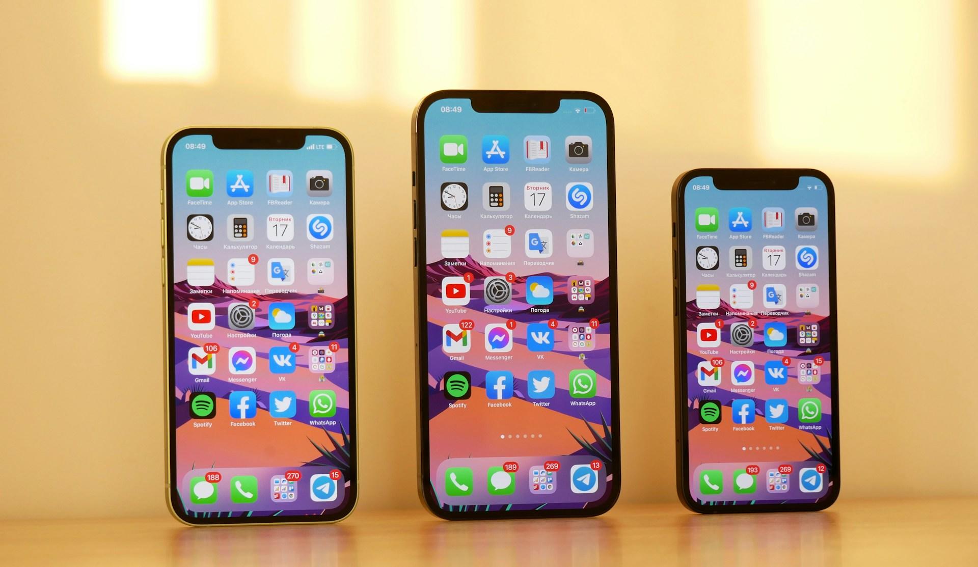 tres celulares en aplicaciones