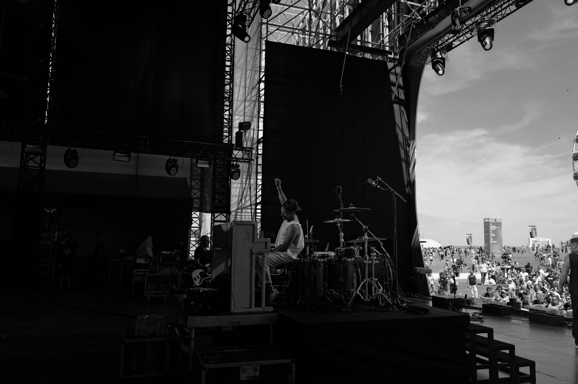 escenario rock in rio lisboa blanco y negro