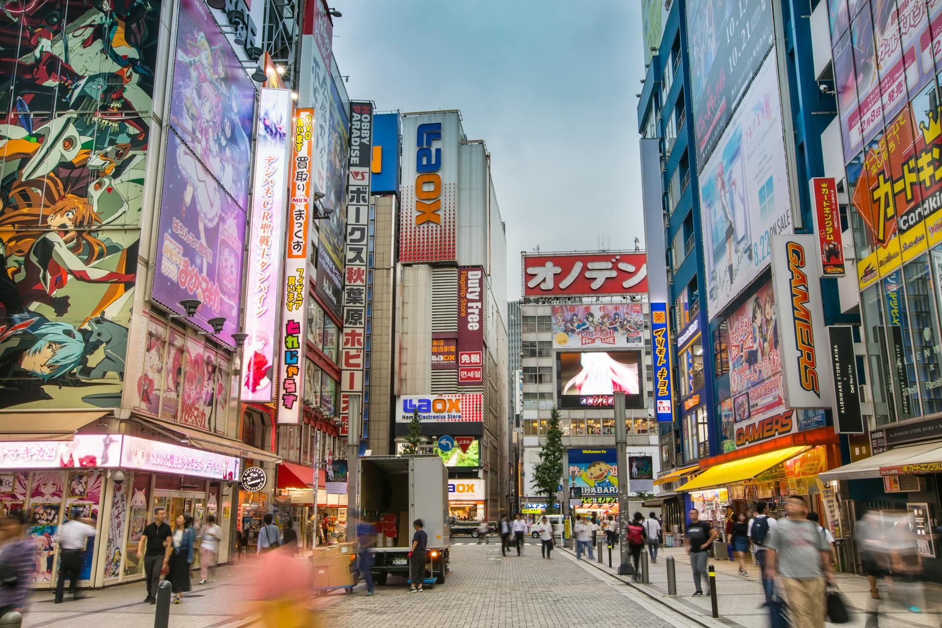 ciudad japon carteles de colores