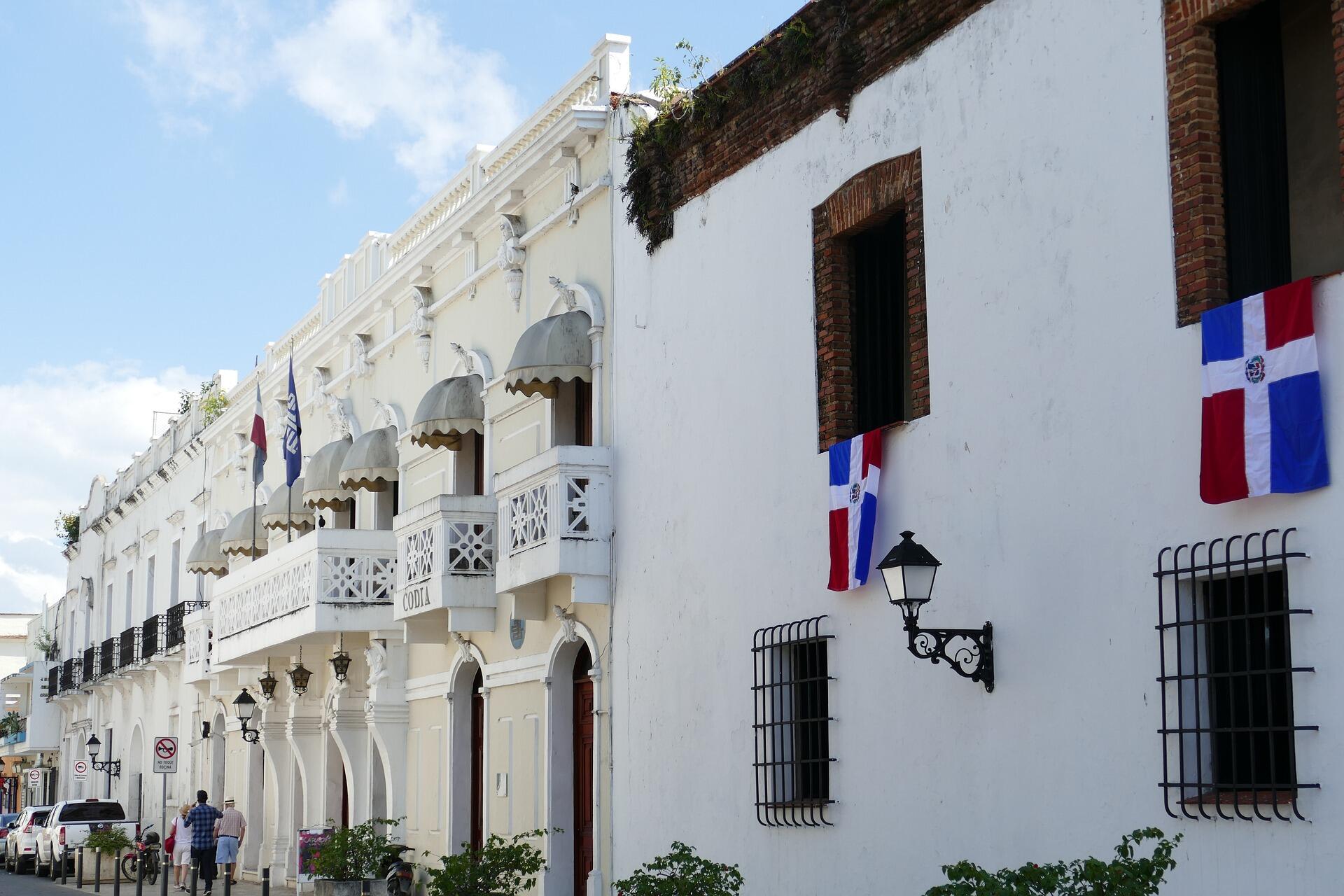 edificio blanco antiguo república dominicana