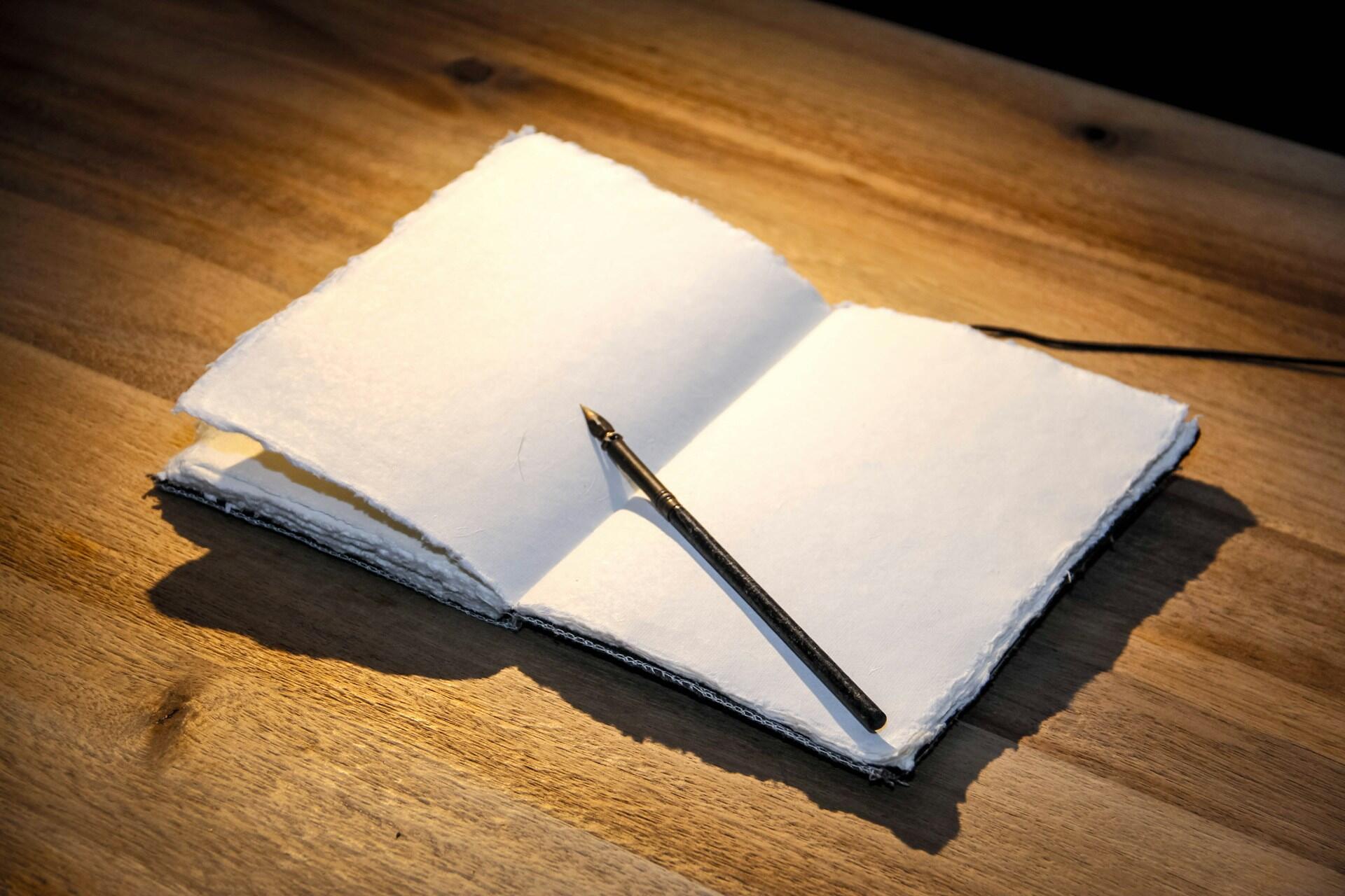 lapicera y cuaderno