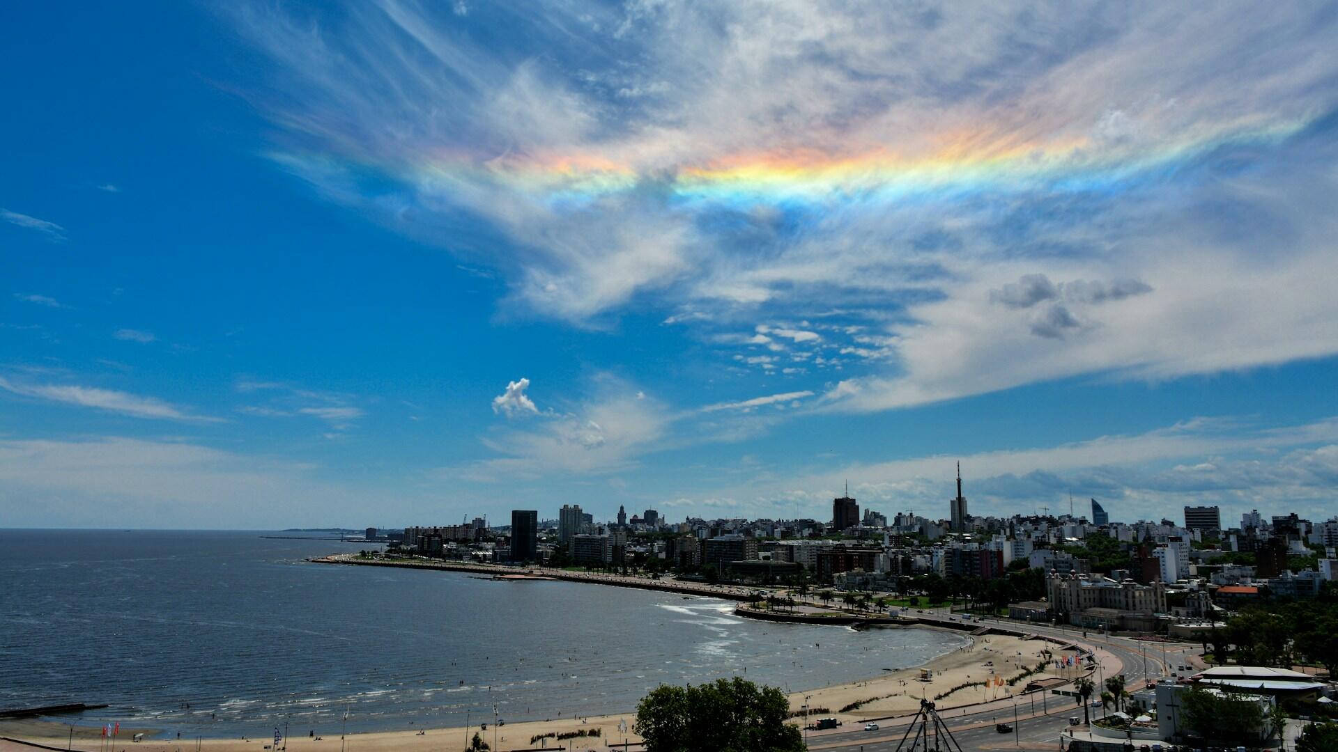 Montevideo; Panorámica de la ciudad y la costa del Río de la Plata; Sebastián Velásquez.