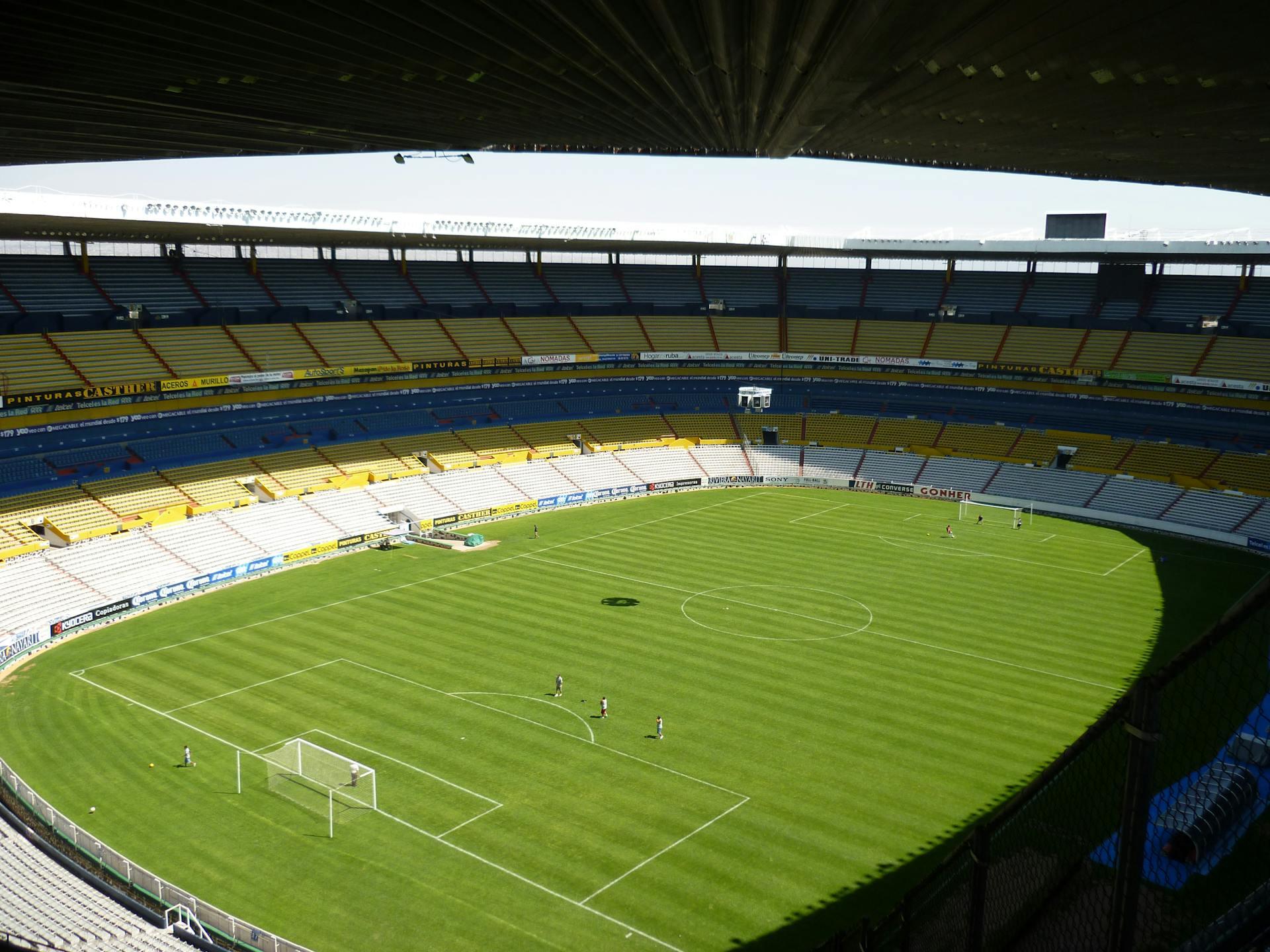 Cancha de futbol, día soleado