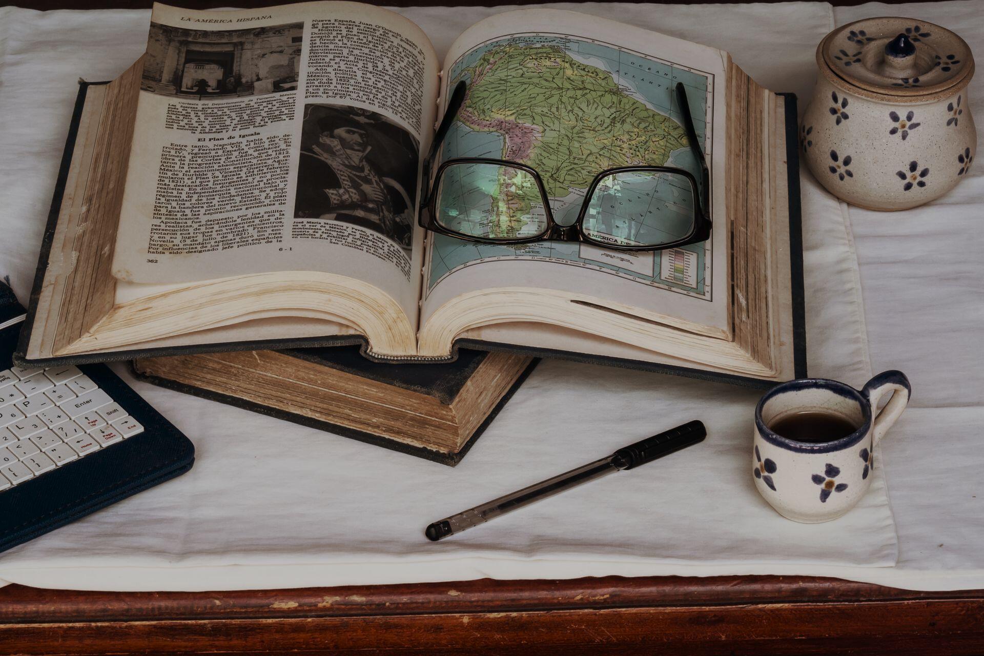 libro con mapa