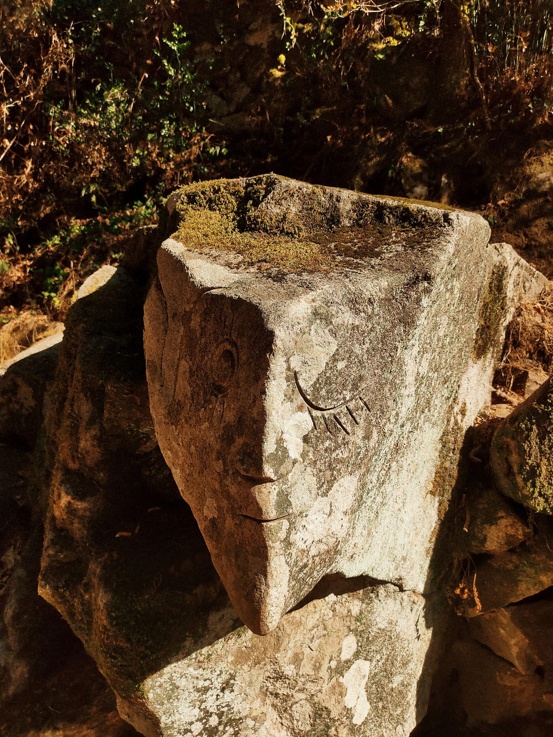 Piedra dibujada. Fuente: Pexels.