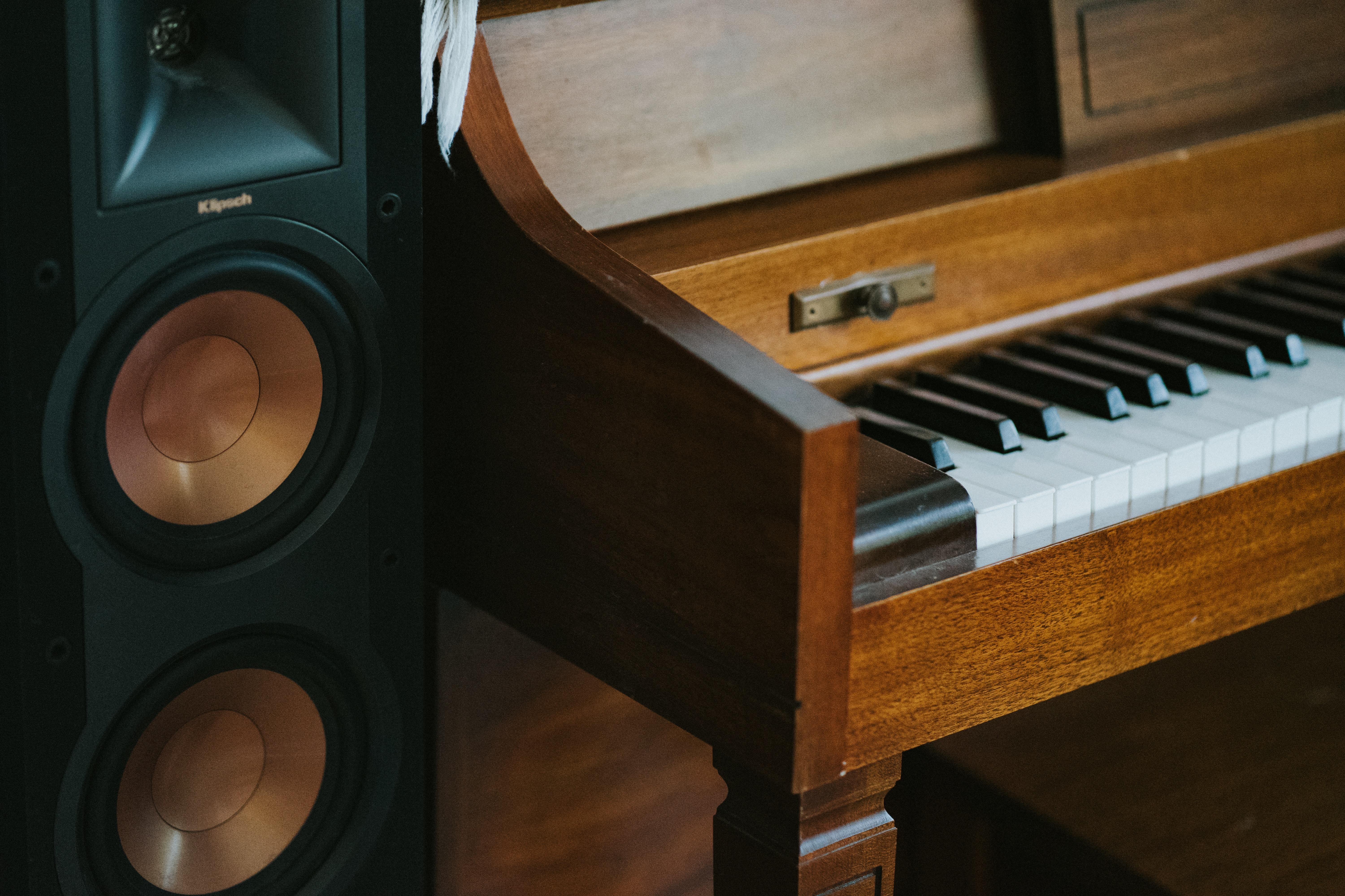 speaker and piano
