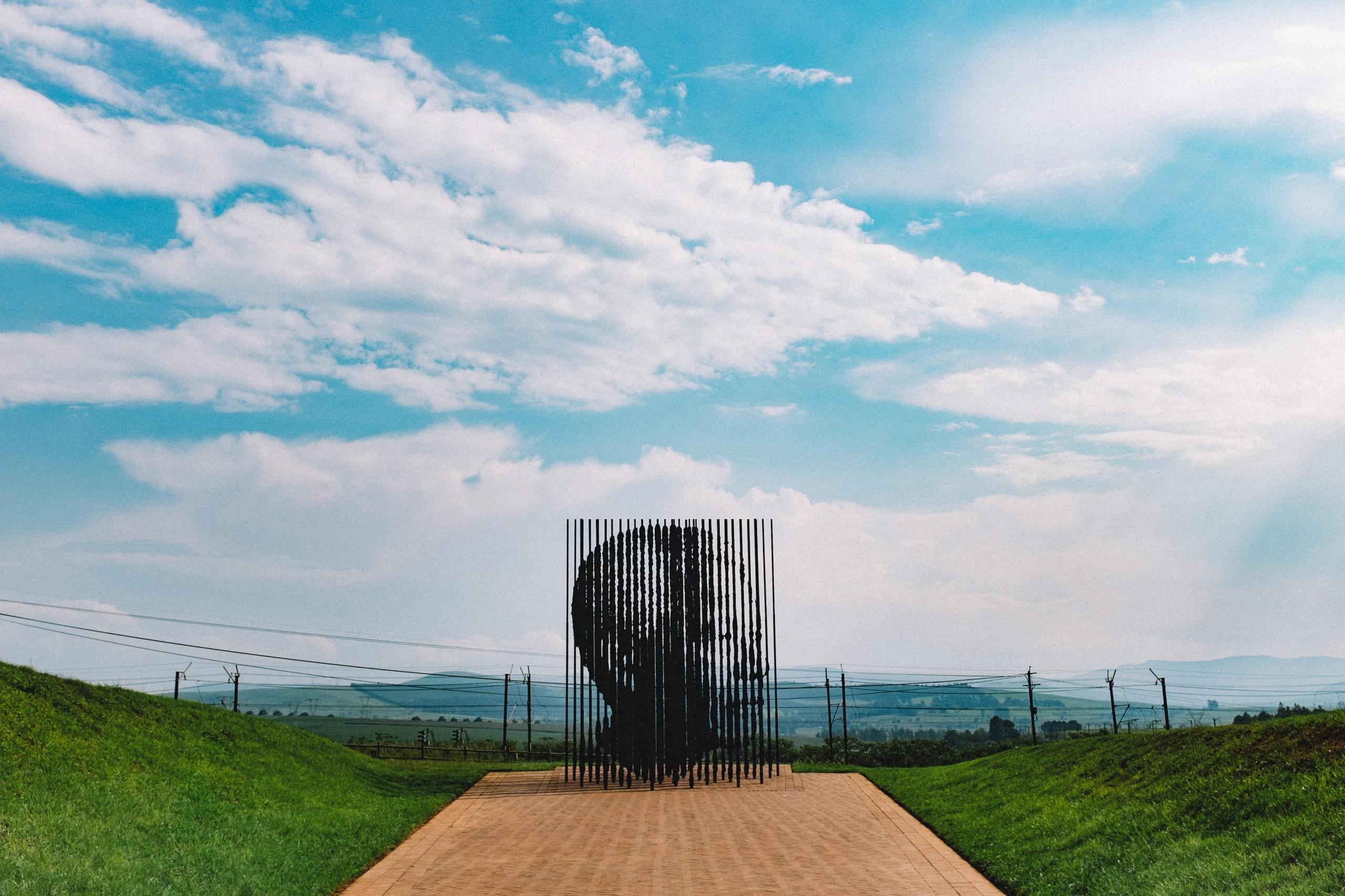 sculpture of Nelson Mandela