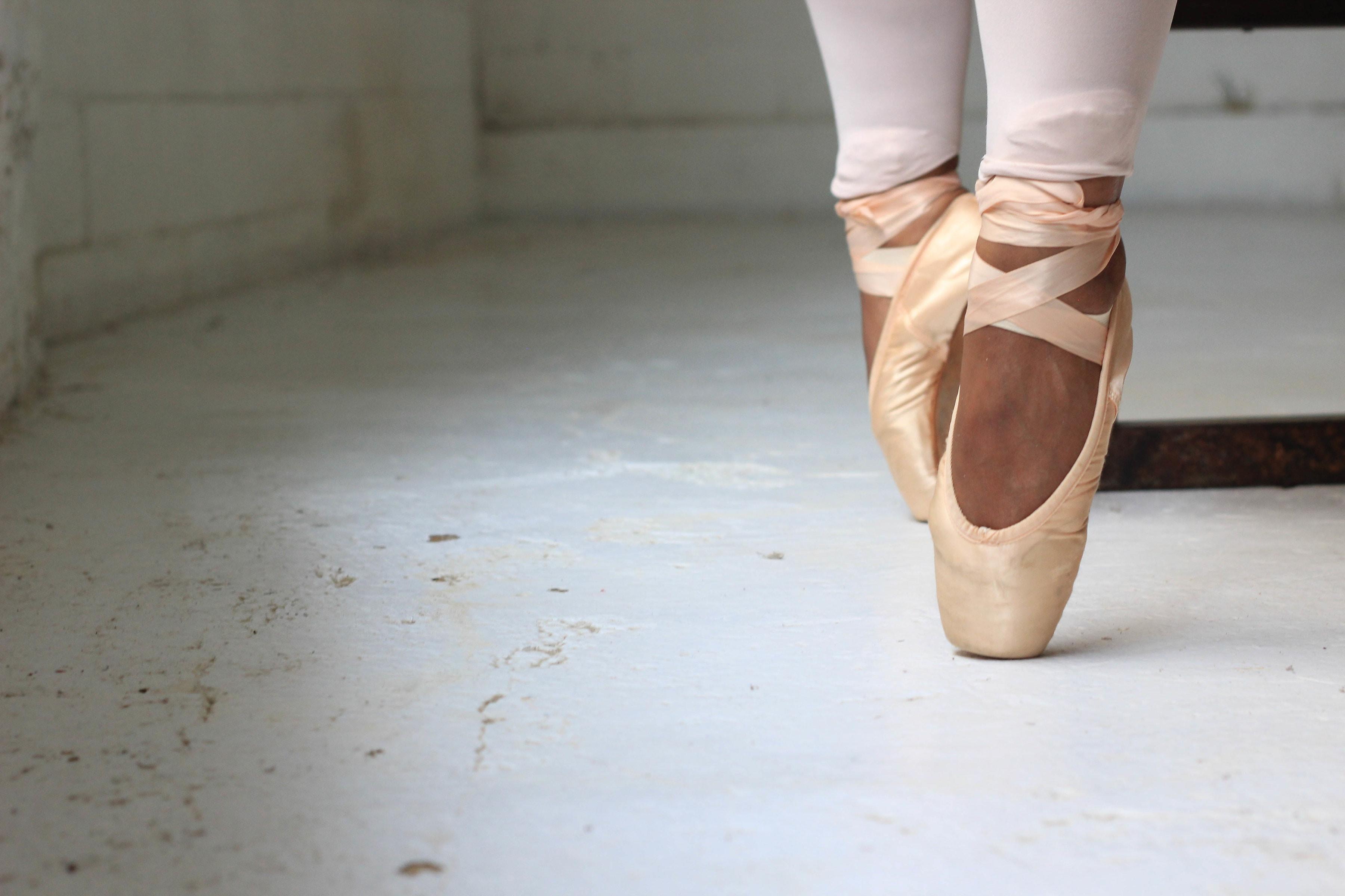 ballerina dancing on pointe