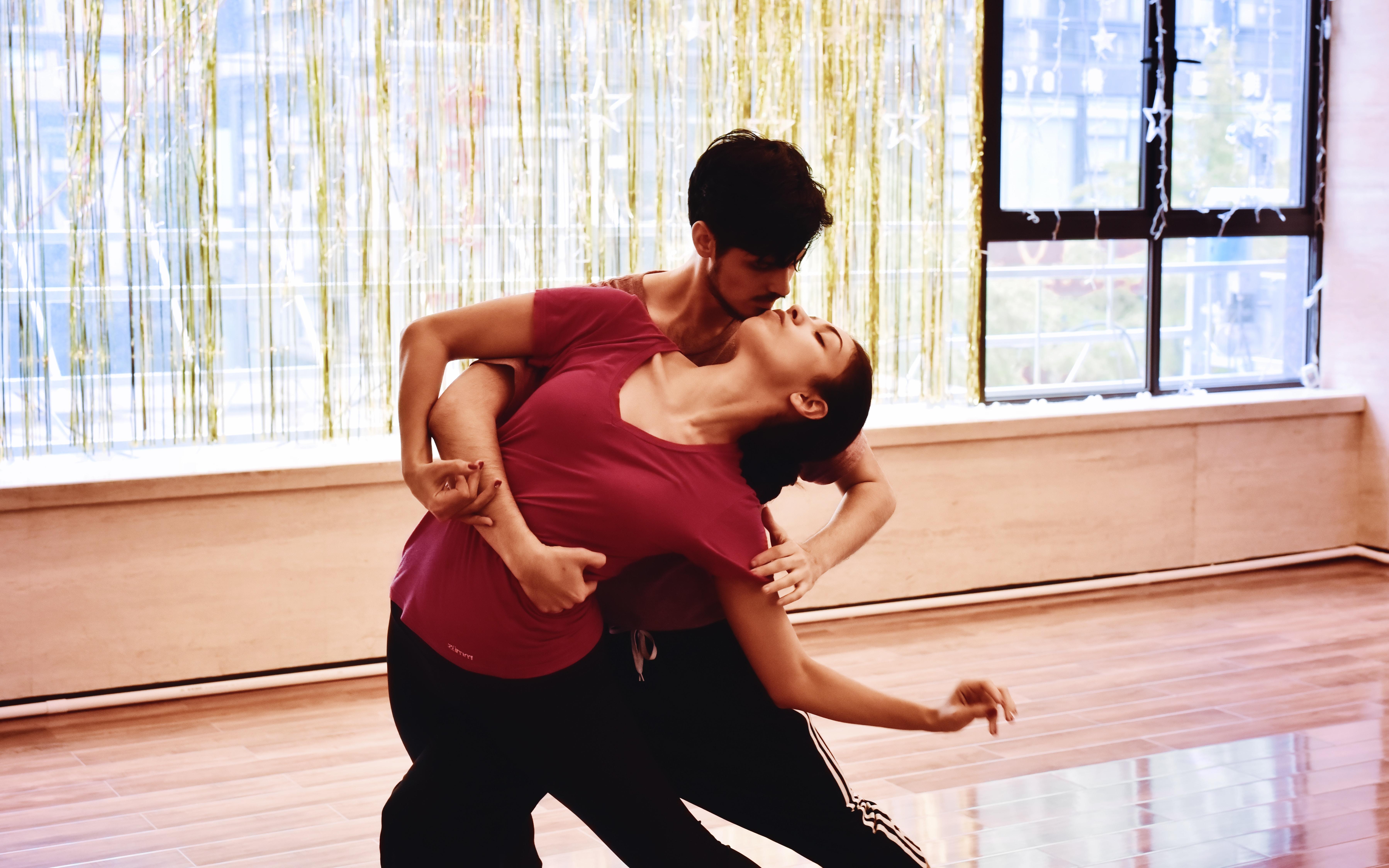 latin dance couple