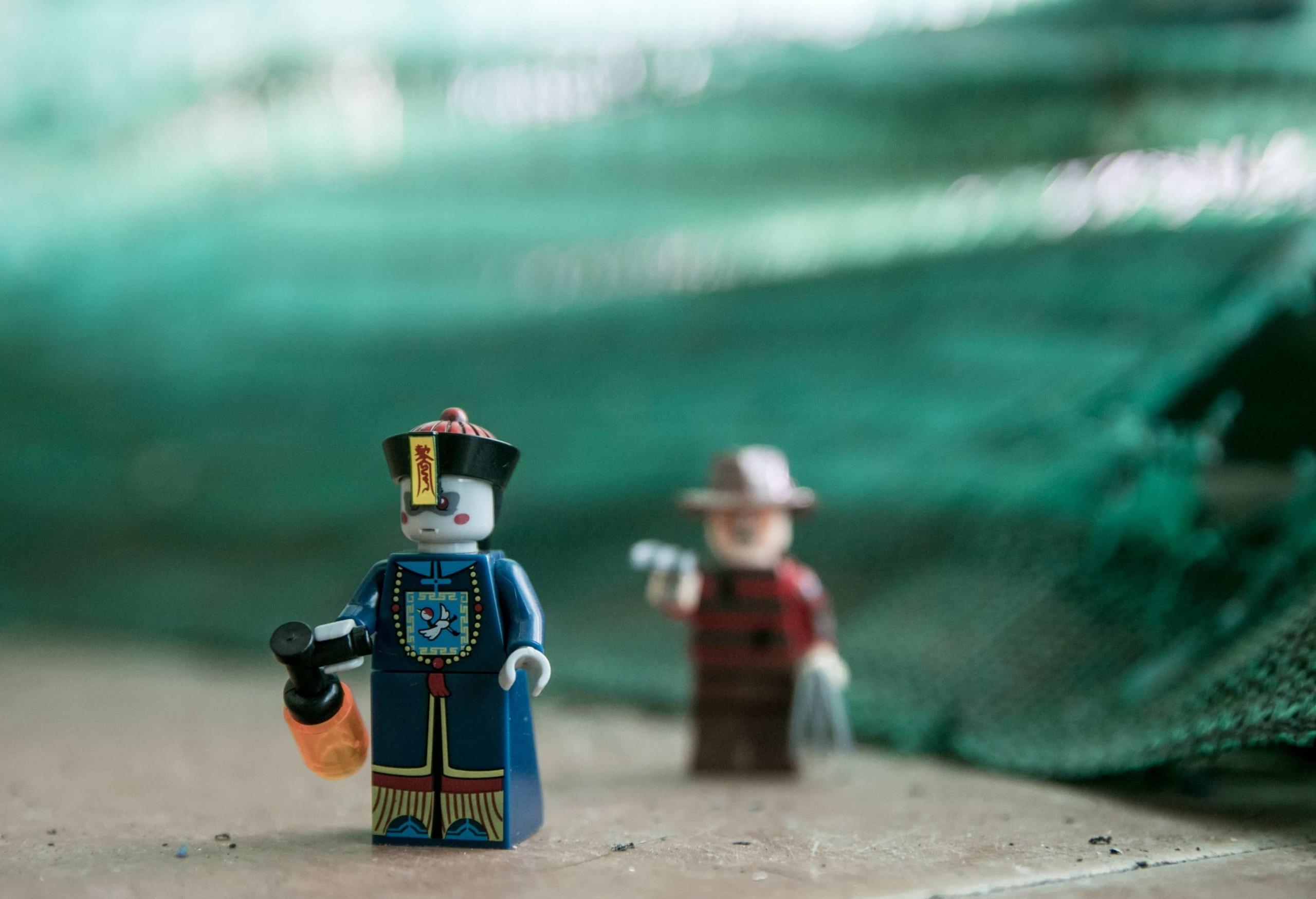 lego figures in historical costumes