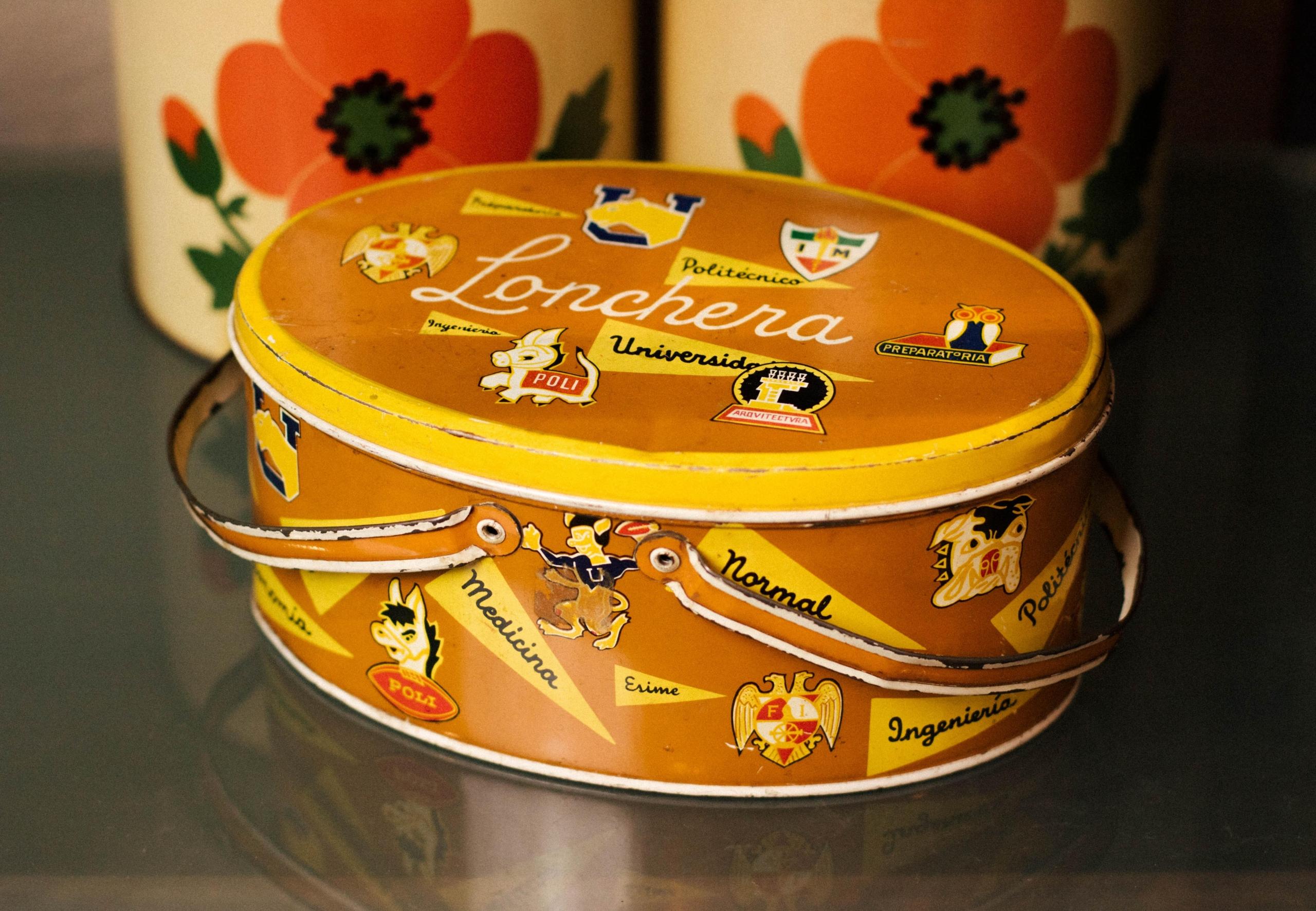 decorative tin with Spanish writing on it