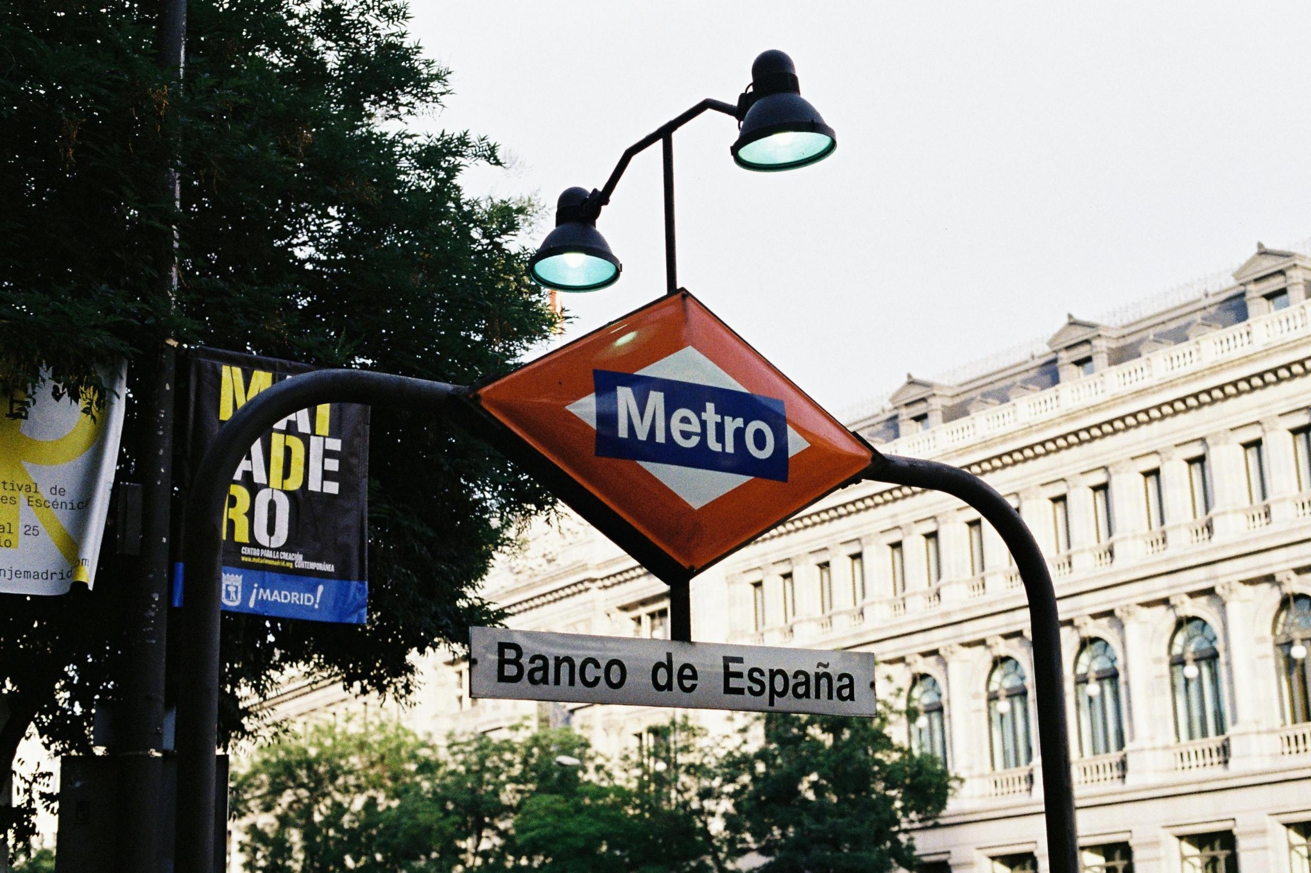 Spanish metro sign banco de espana