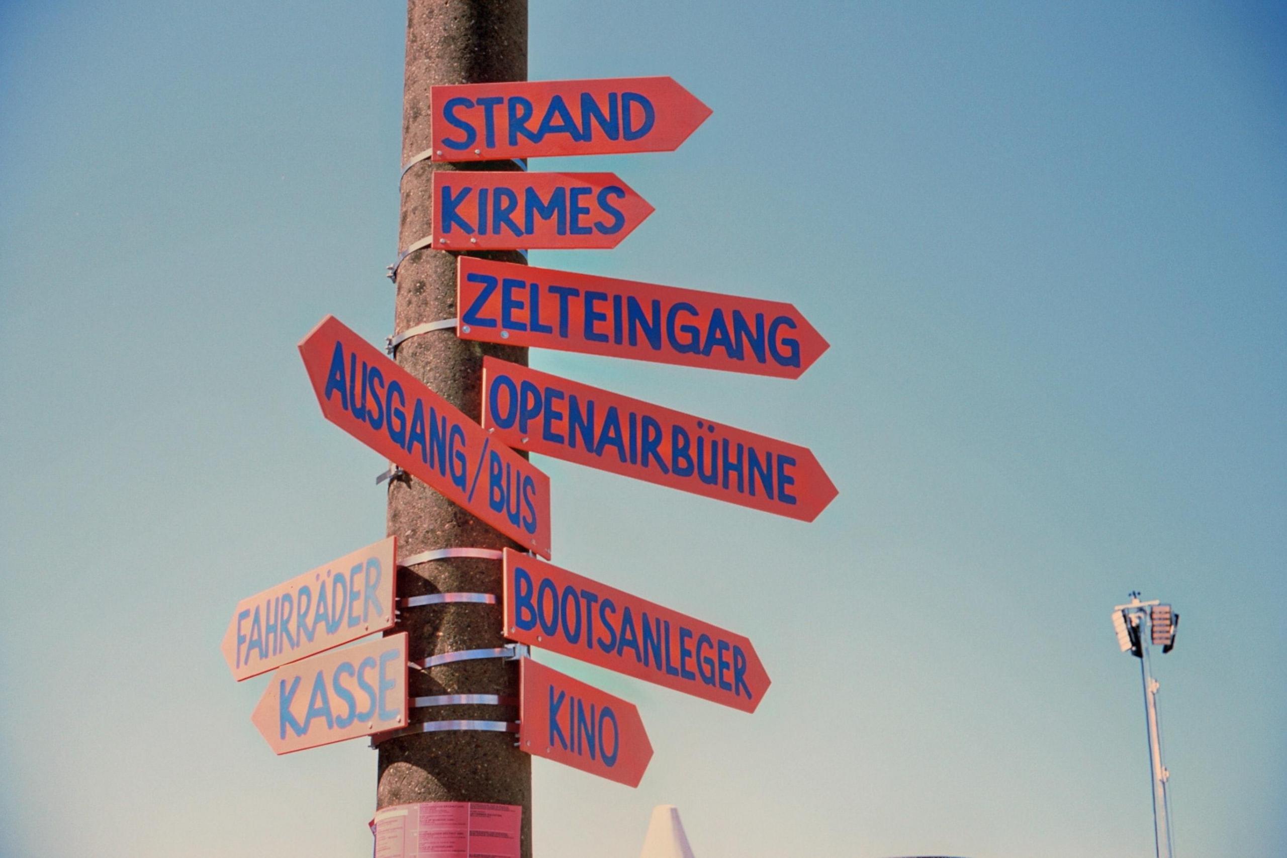 direction sign in German