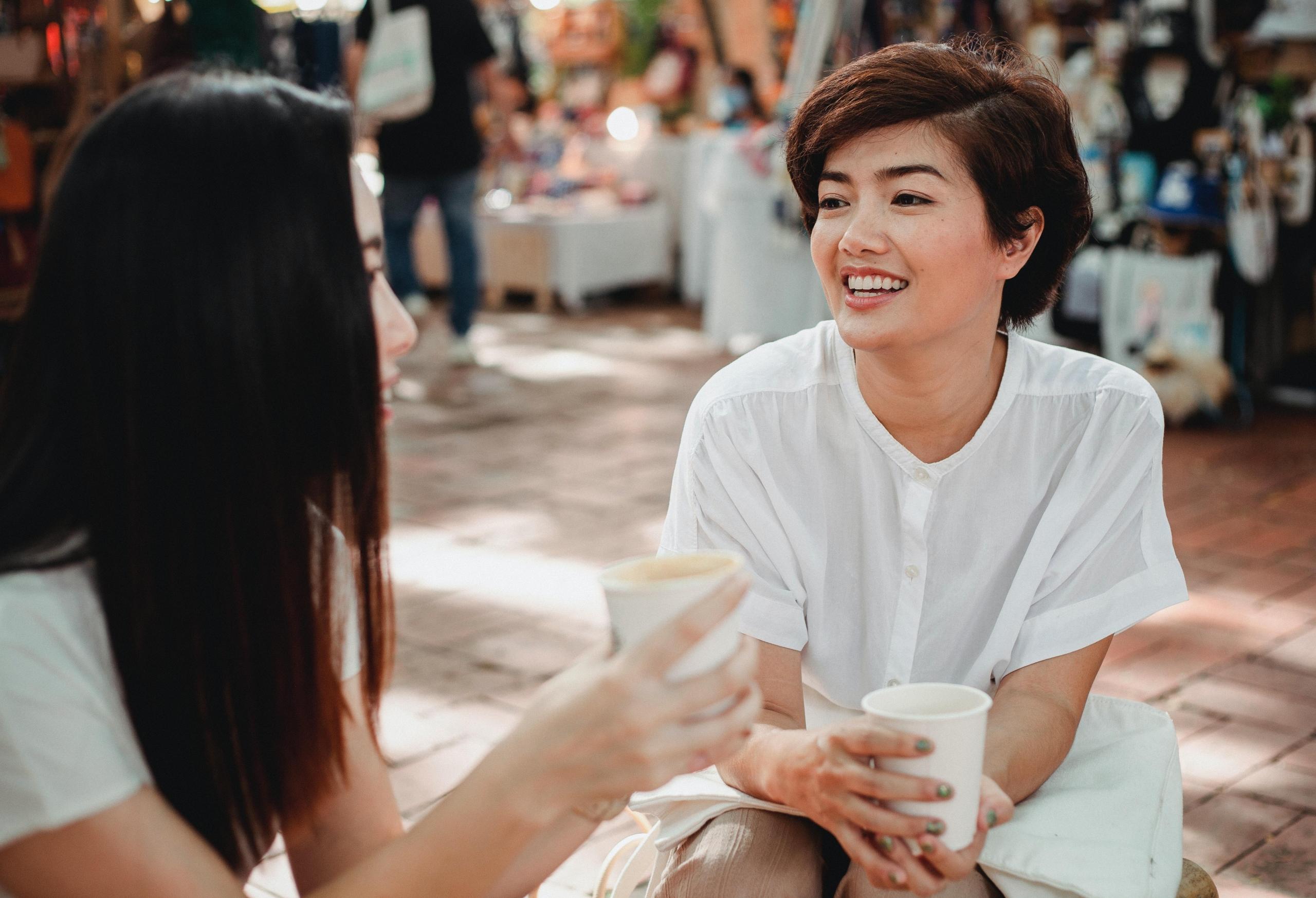 two women in conversation over coffee