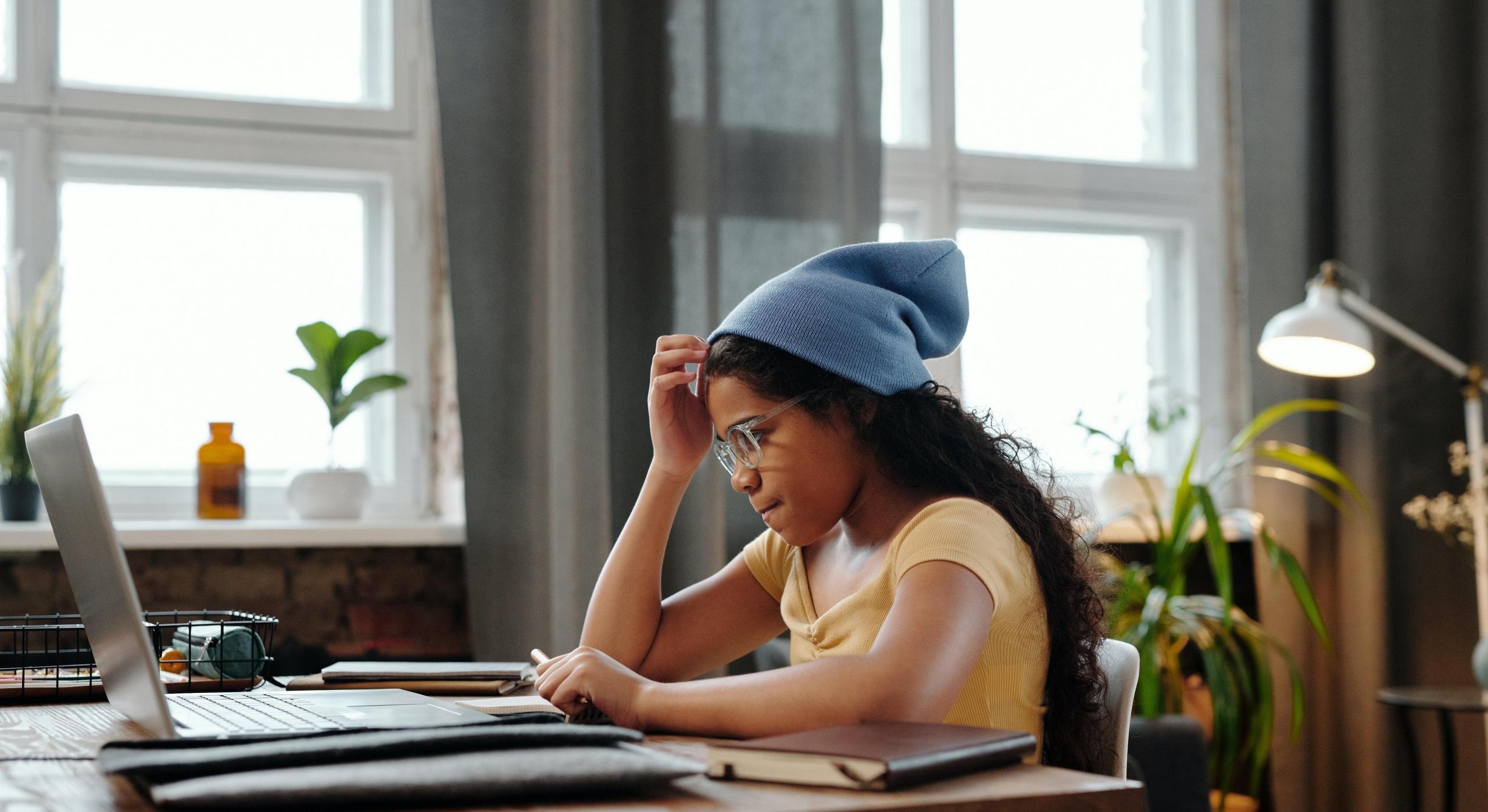 girl doing online learning