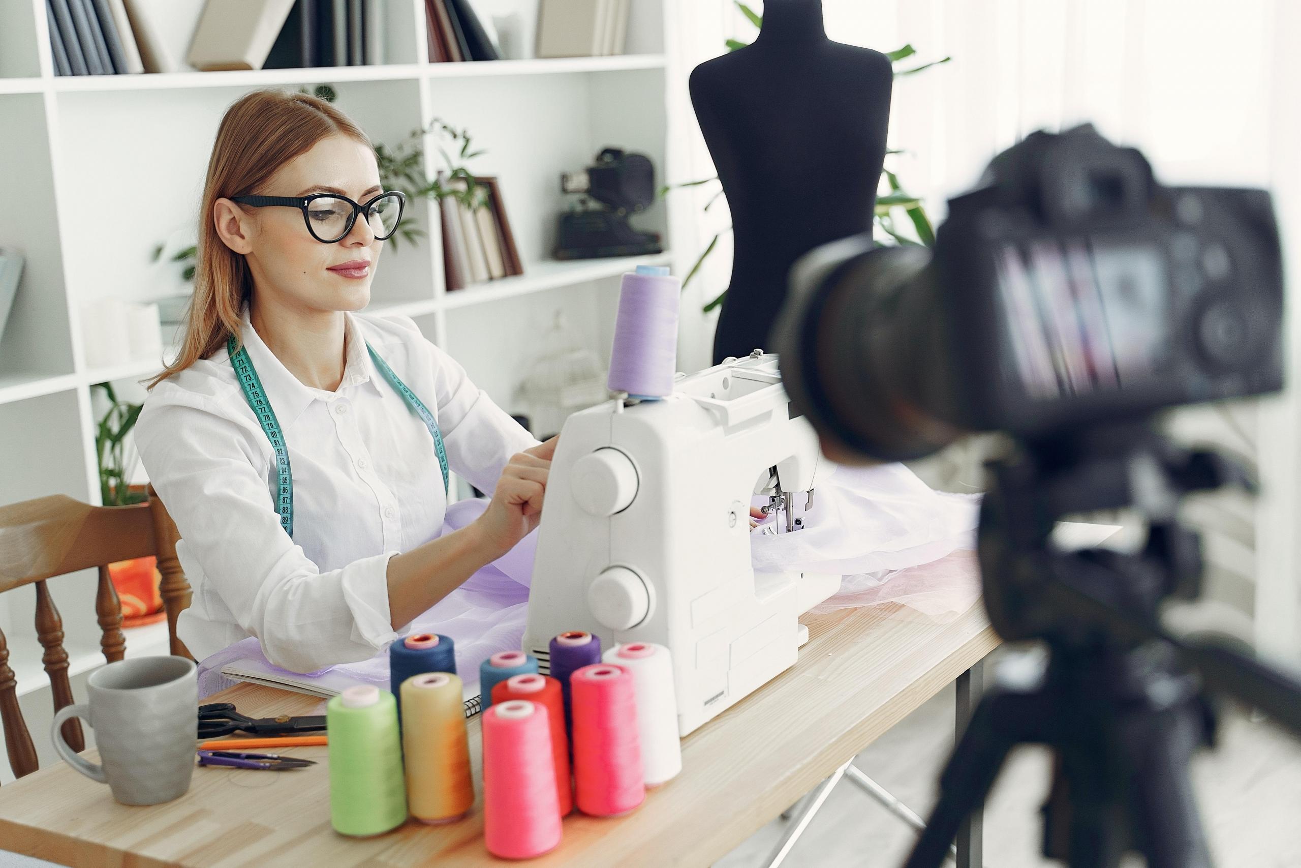 fashion tutorial on being recorded