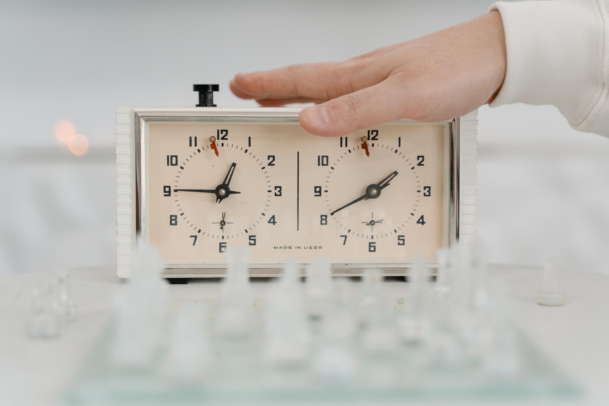 white chess timer