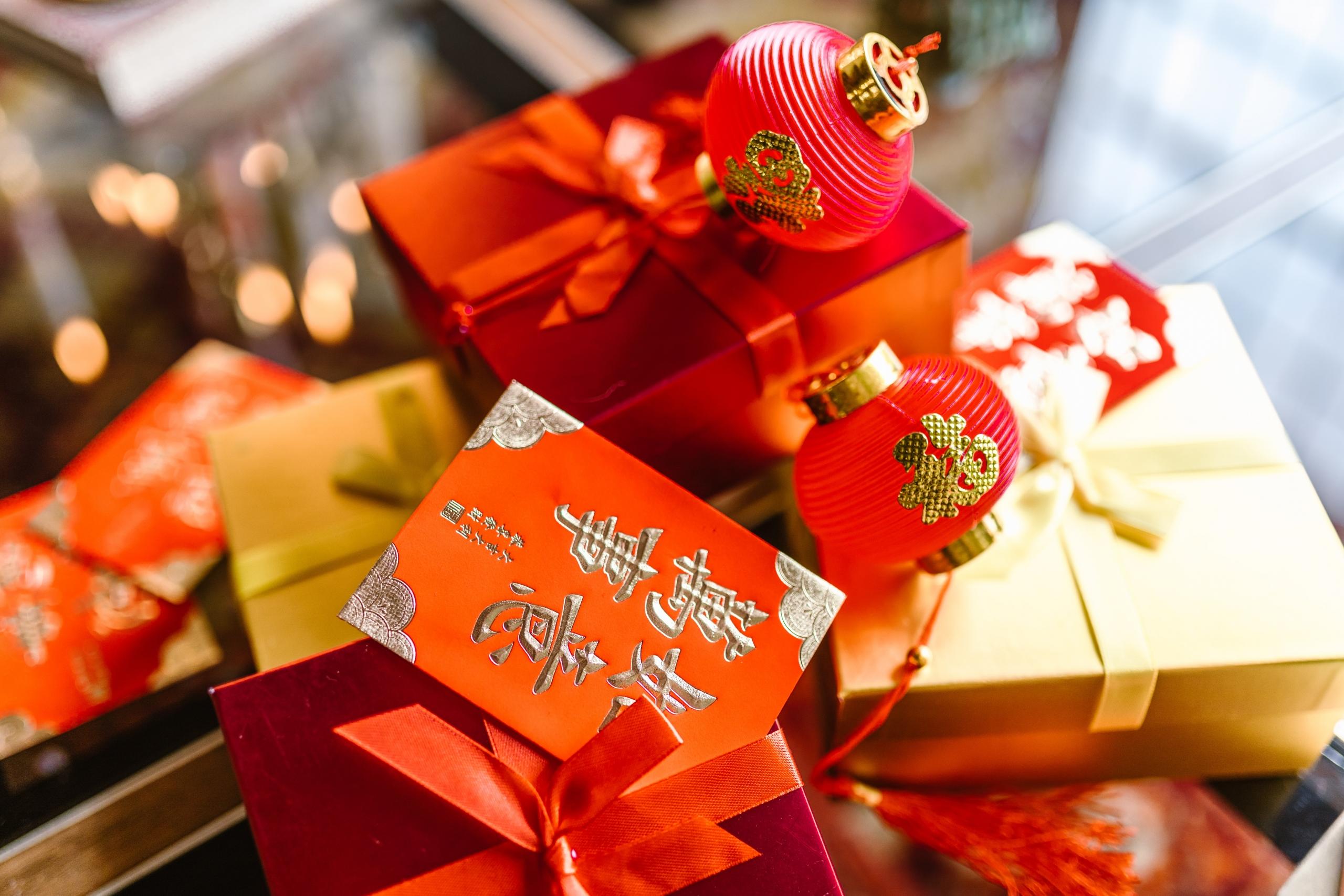 assorted gifts and greeting cards with Chinese inscriptions