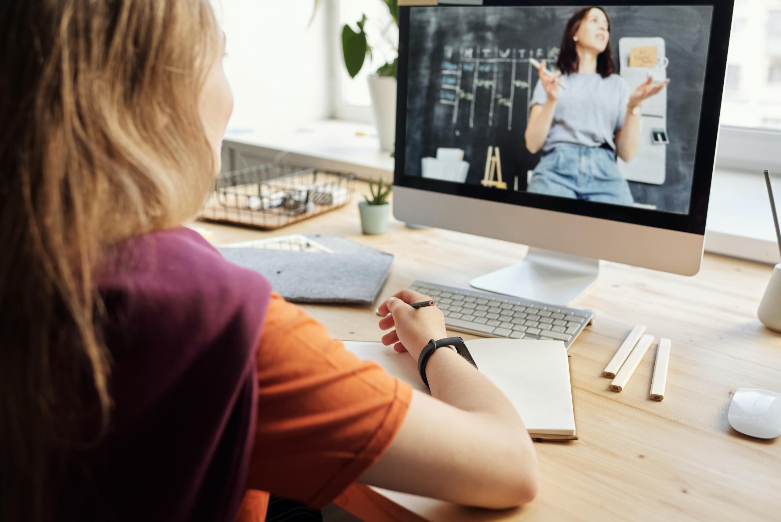 girl at desk following online tutorial