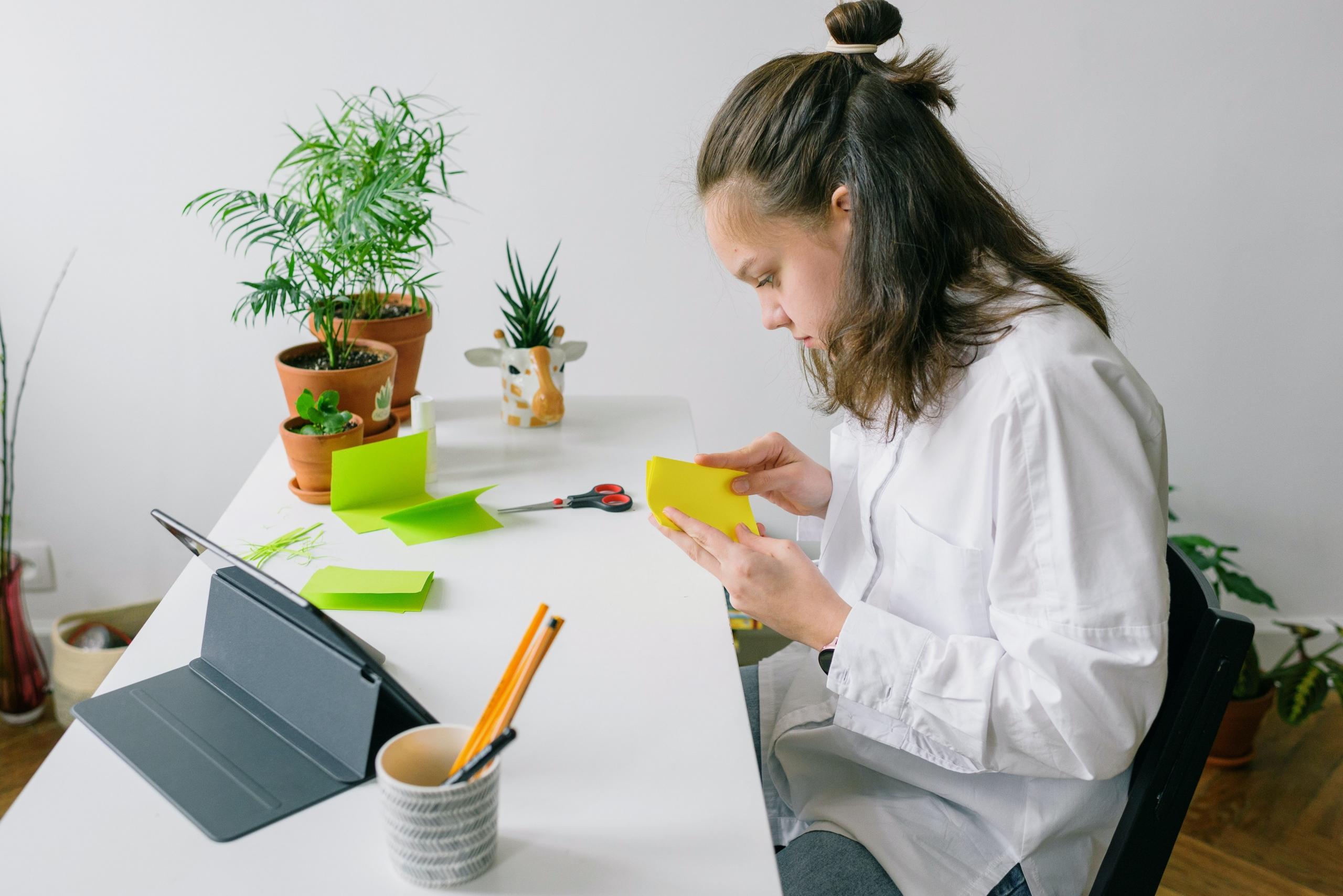 girl making flashcards with brightly coloured paper