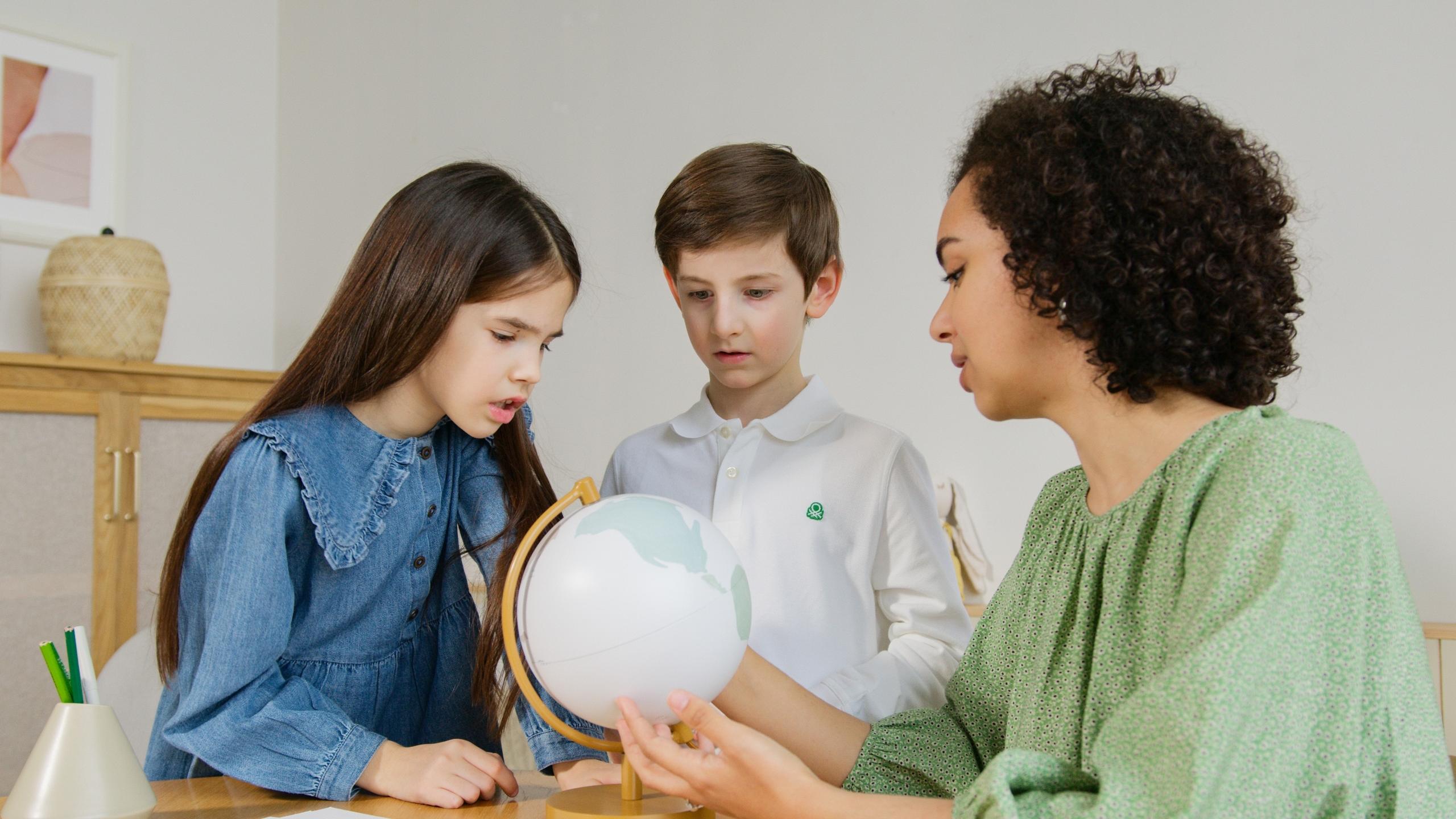 tutor teaching Geography to students