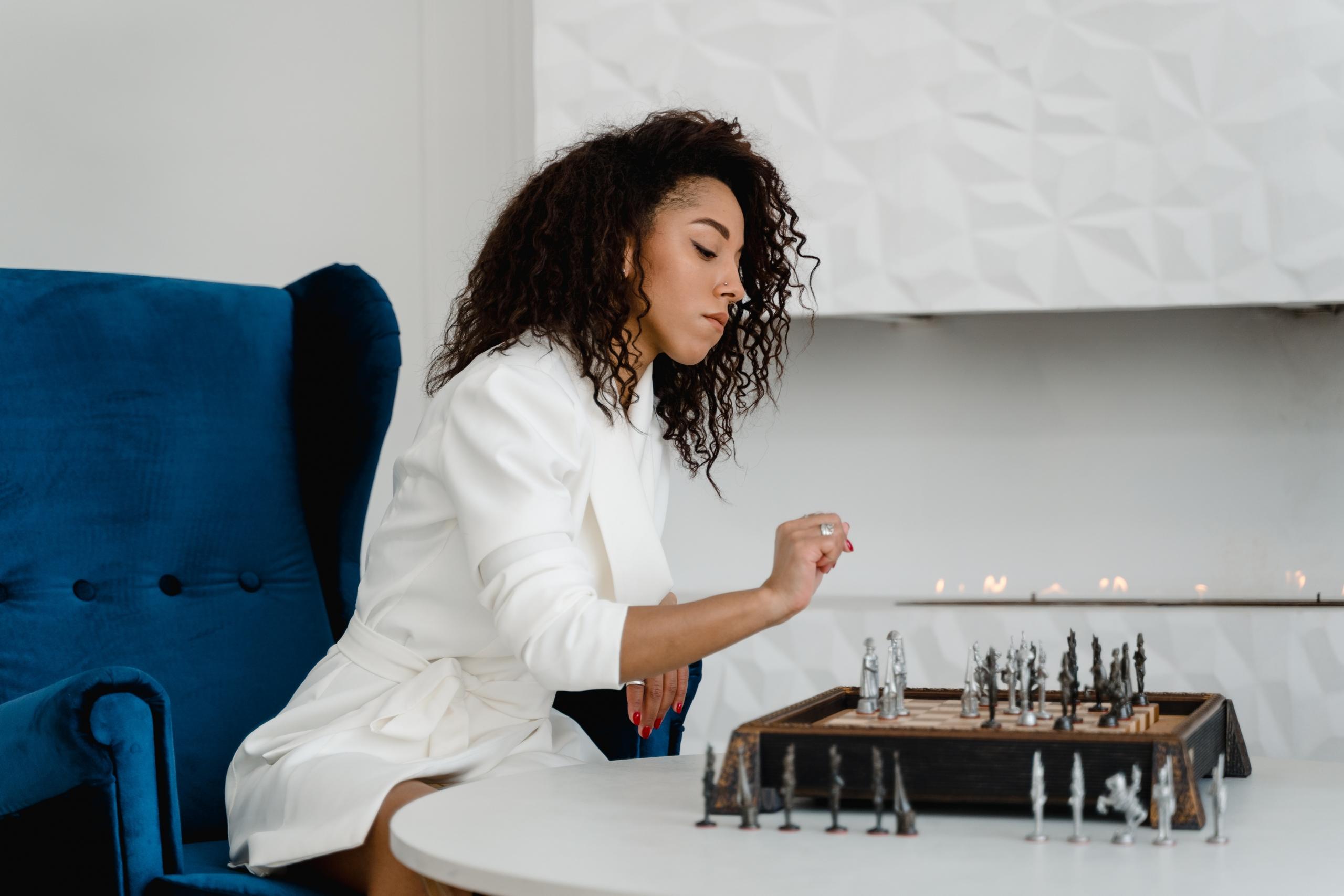 chess set with silver and black chess pieces
