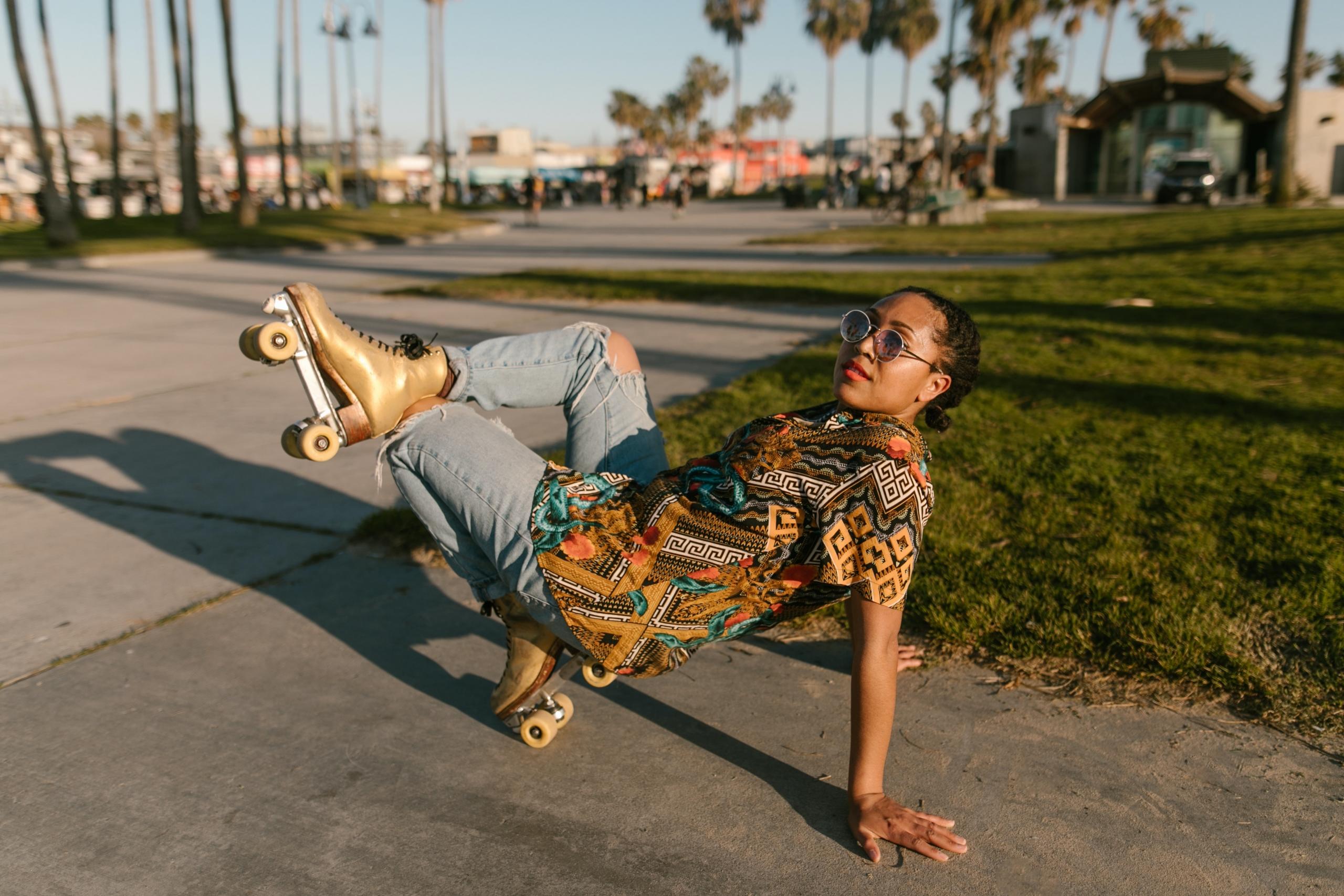 woman doing roller skating tricks