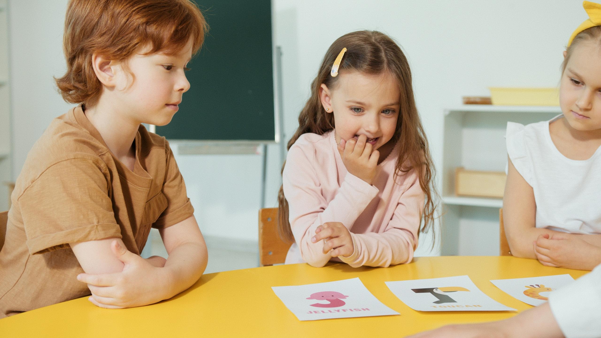 primary school children learning from flashcards