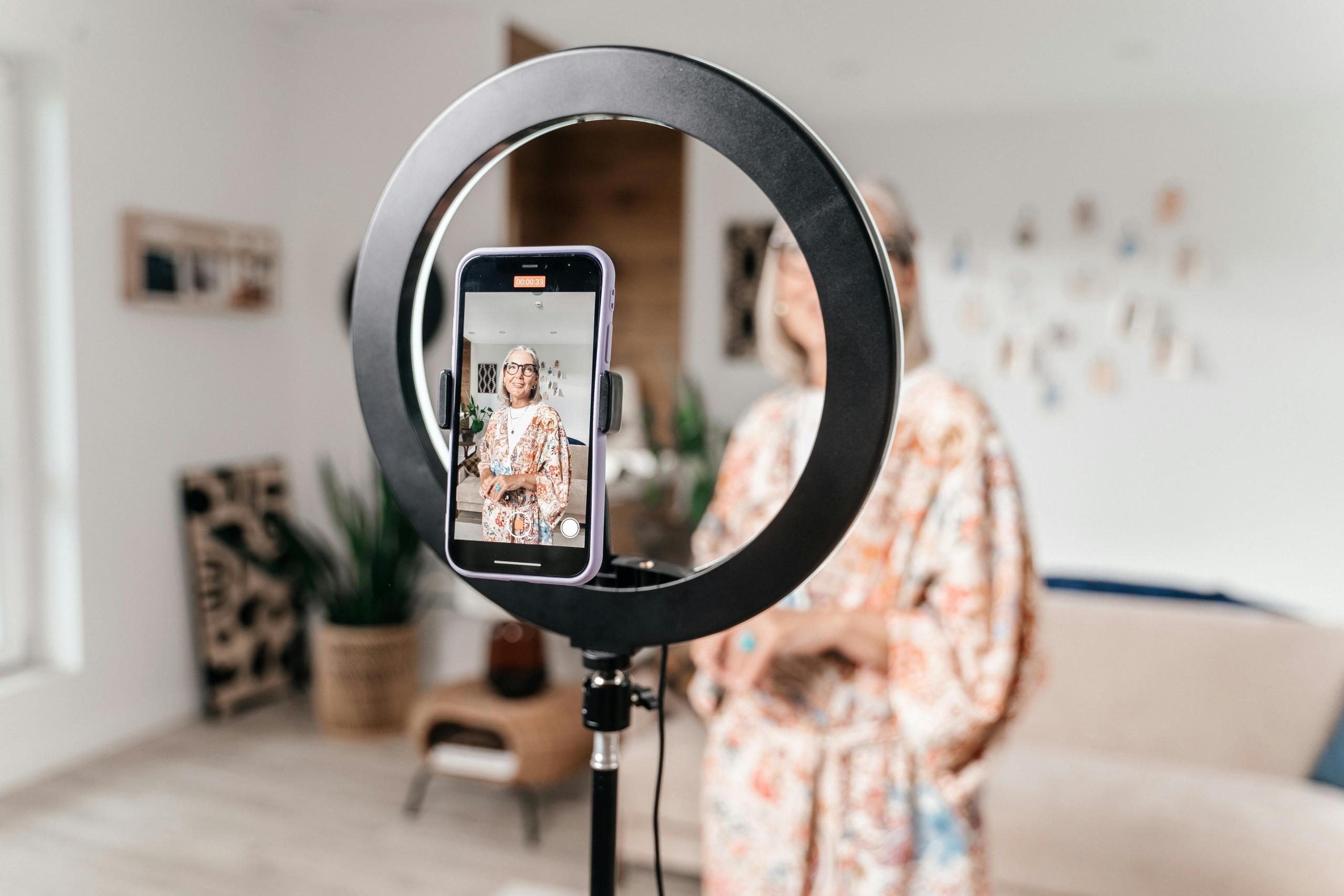 how to be a social media influencer