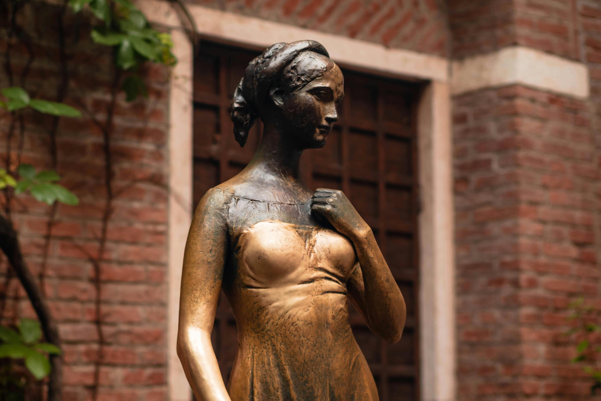 statue of Juliet in Verona, Italy