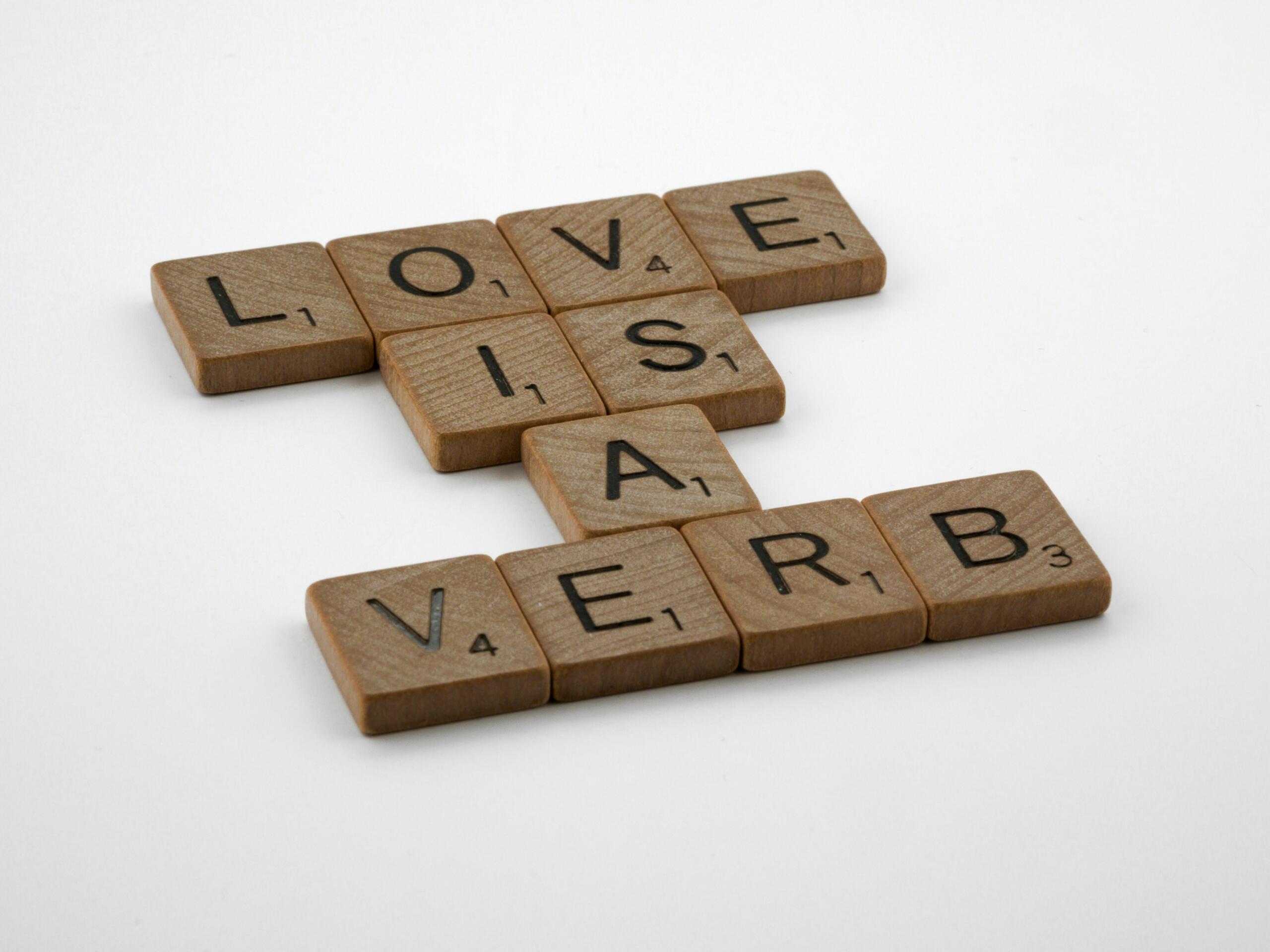 An image of an English idiom in scrabble letters.