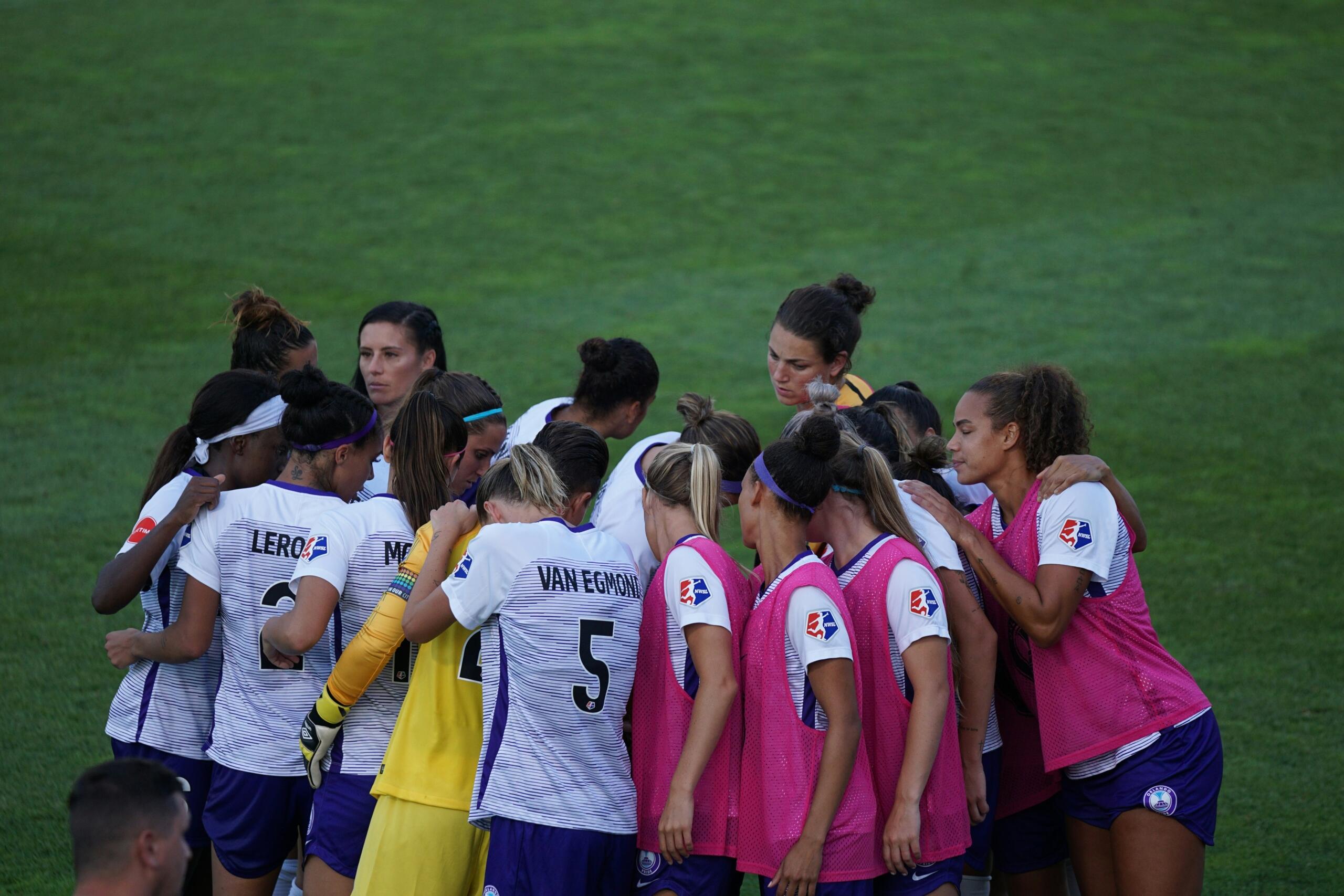 An image of a women's soccer team.
