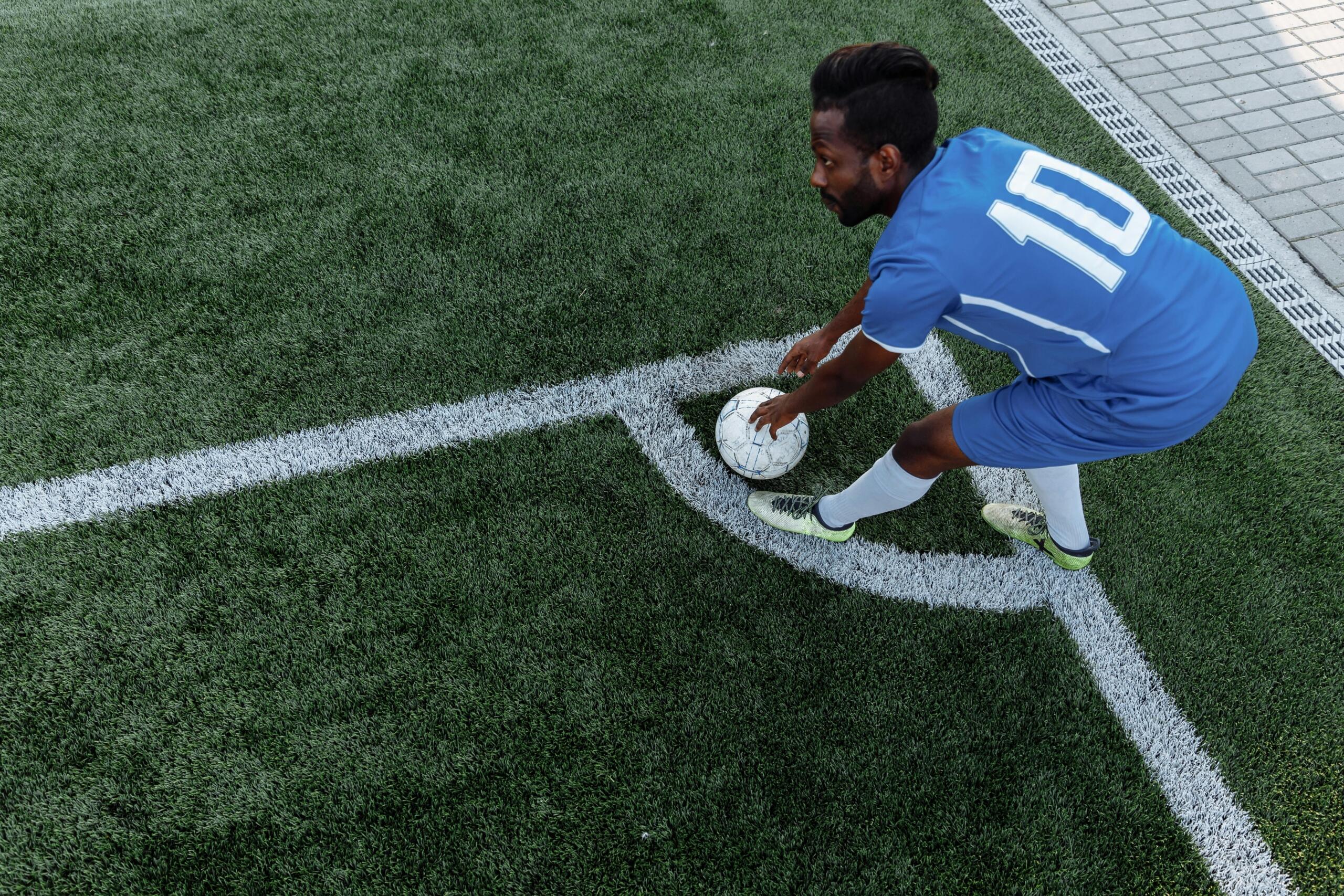 An image of a soccer player getting ready for a corner.