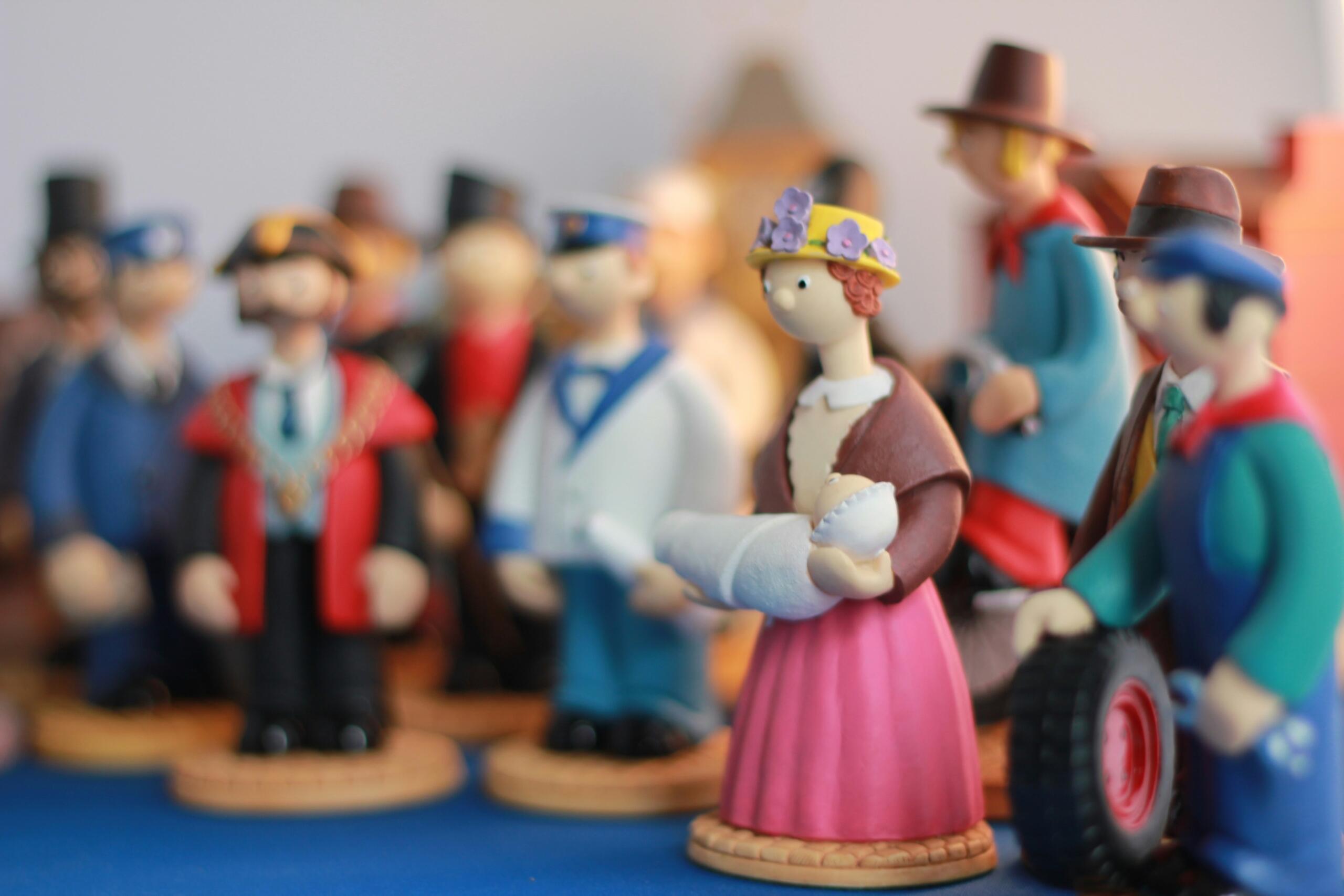 An image of Dutch Settler dolls.
