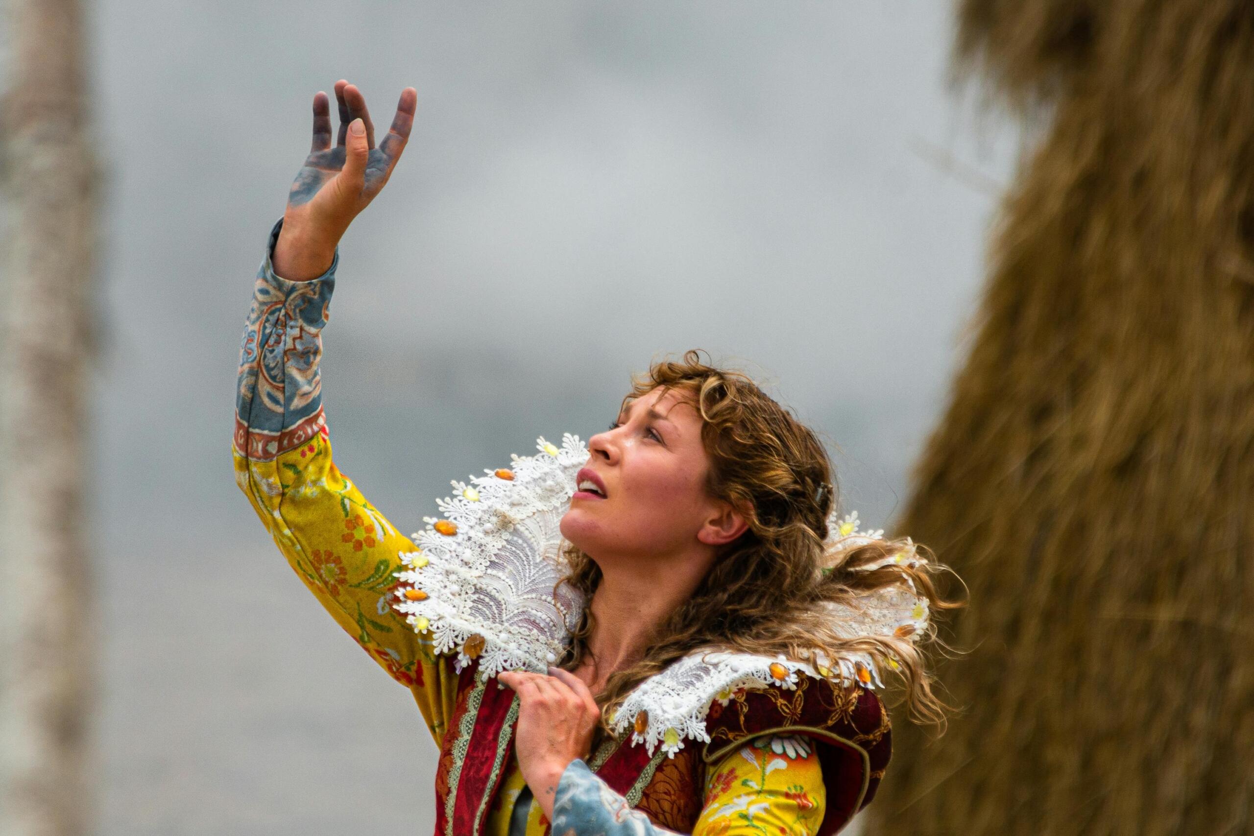 An image of a Shakespearean actor.