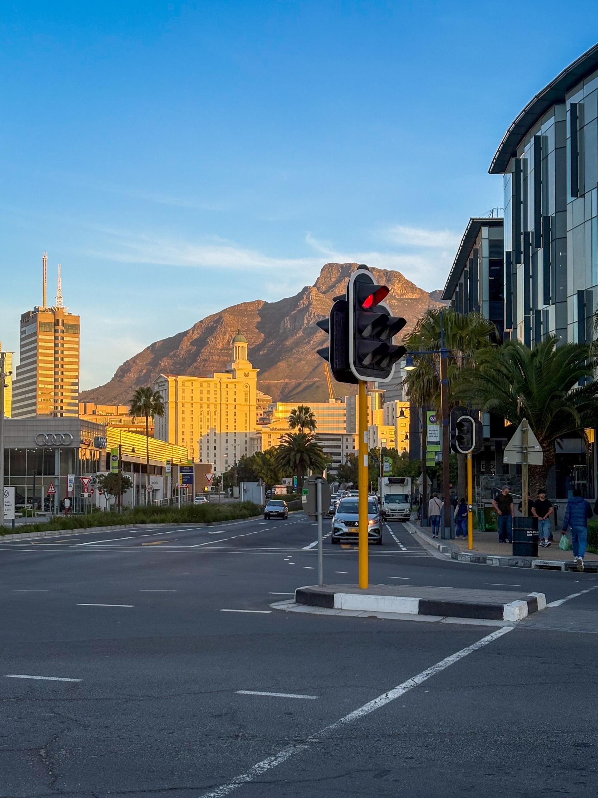 An image of Cape Town CBD in the early morning.