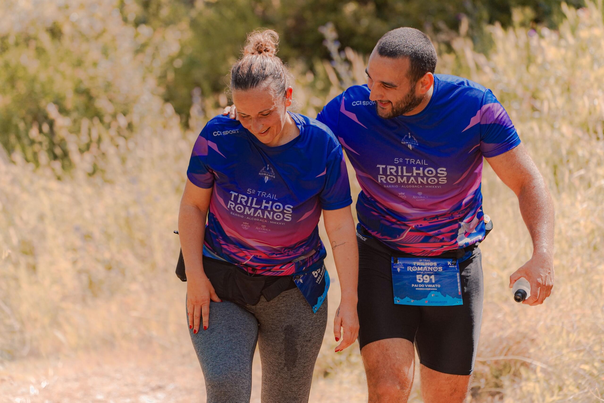 An image of a man offering his fellow runner encouragement and support.