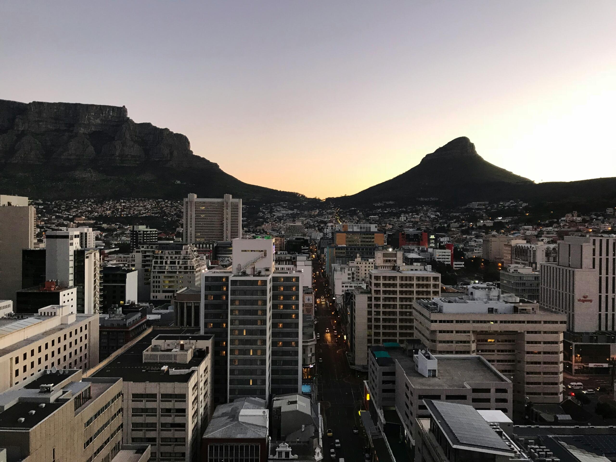 An image of Cape Town City at sunrise